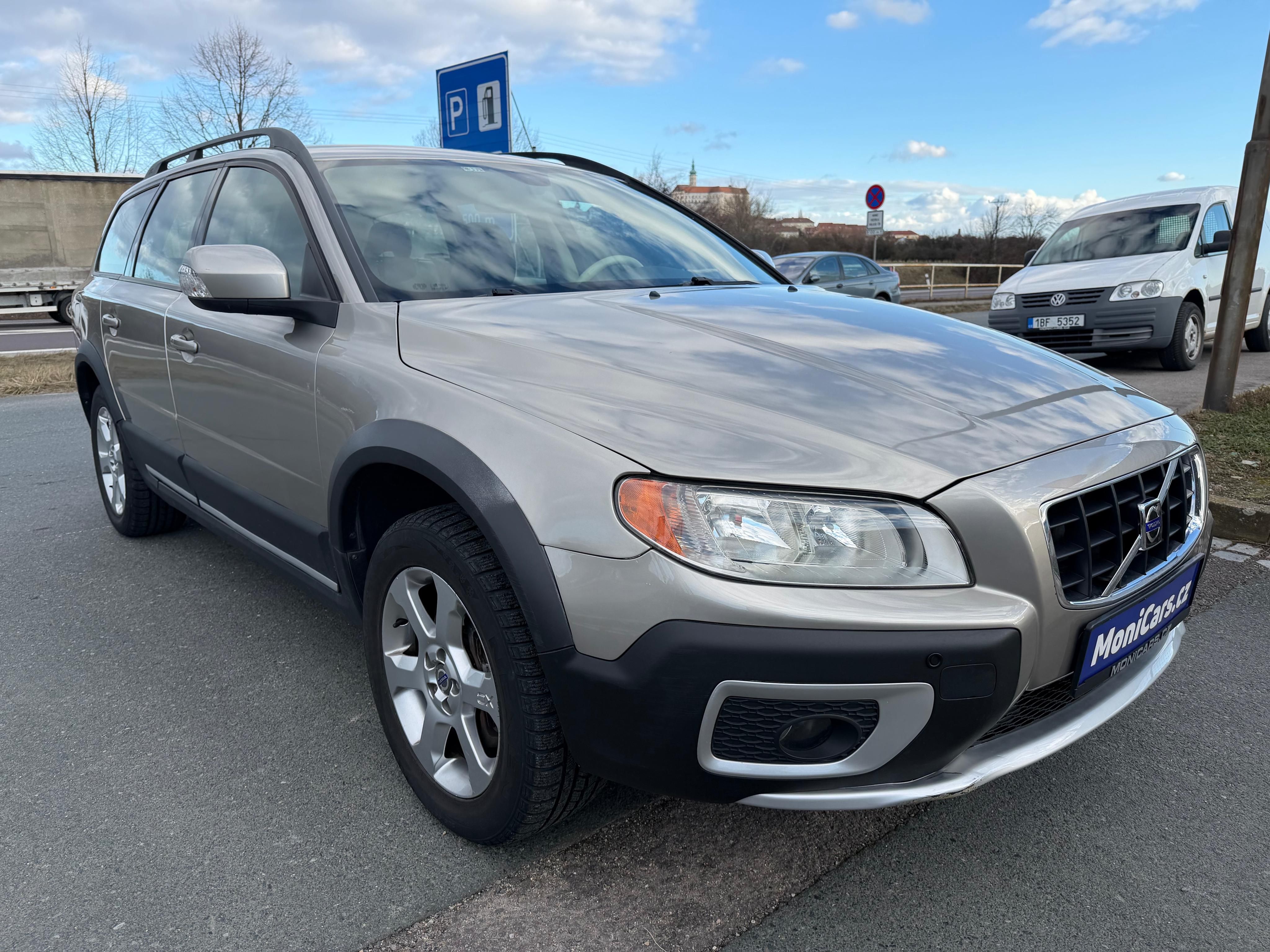 Volvo XC70, 2.4 D5 136kW 4X4 - fotka 4