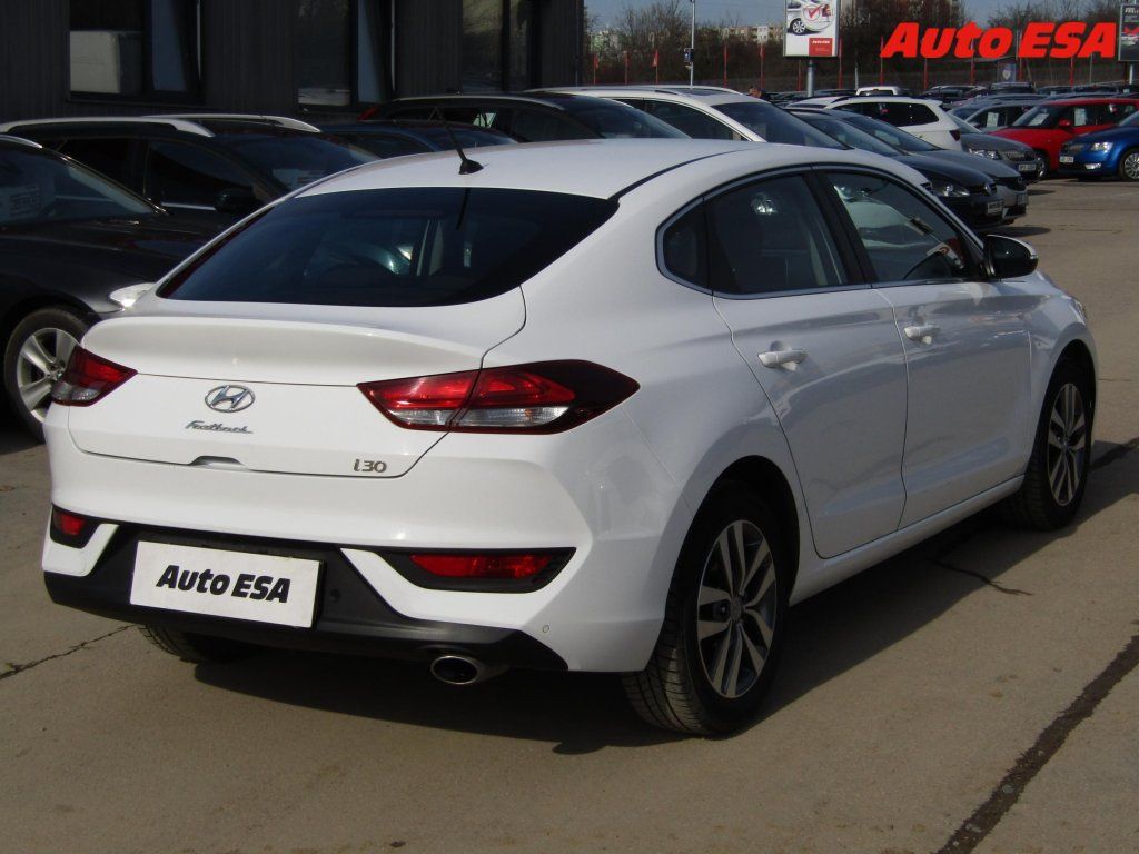 Hyundai i30, 1.6 CRDi Fastback,ČR - fotka 4