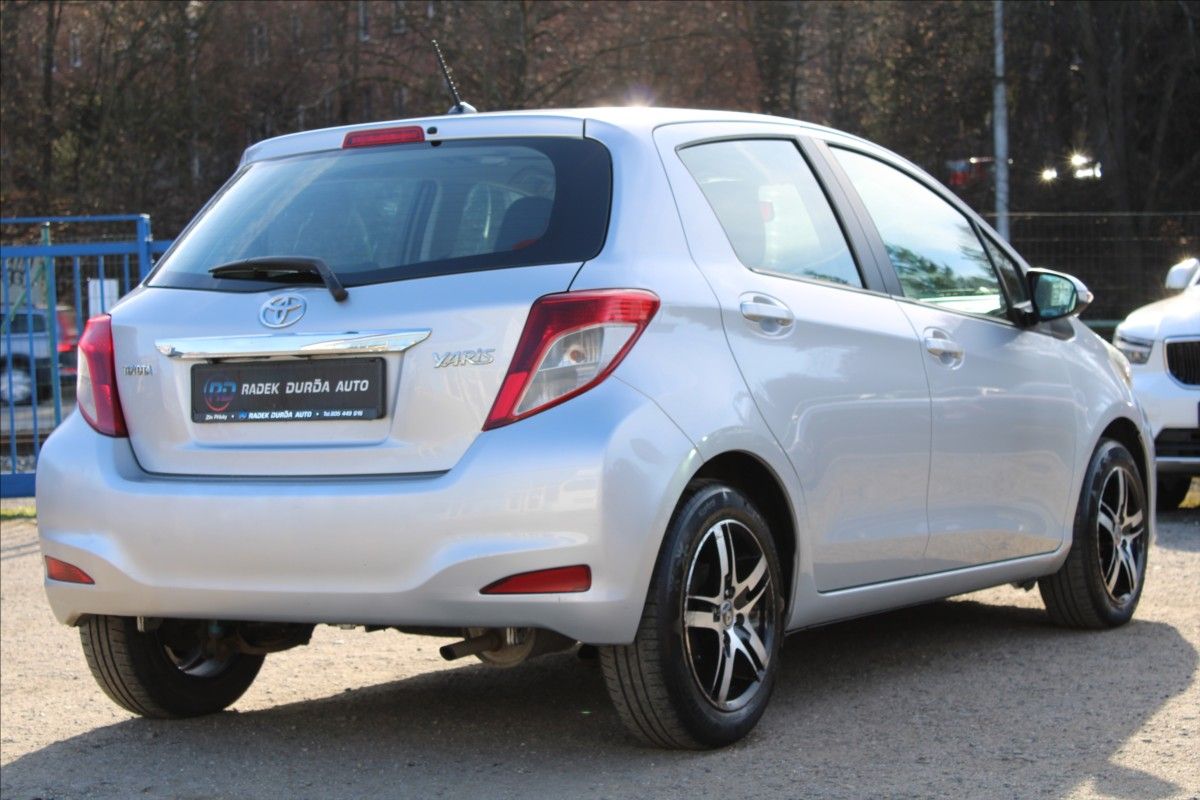Toyota Yaris, 1,0 VVT-i  NOVÉ V ČR,1.MAJITEL - fotka 5