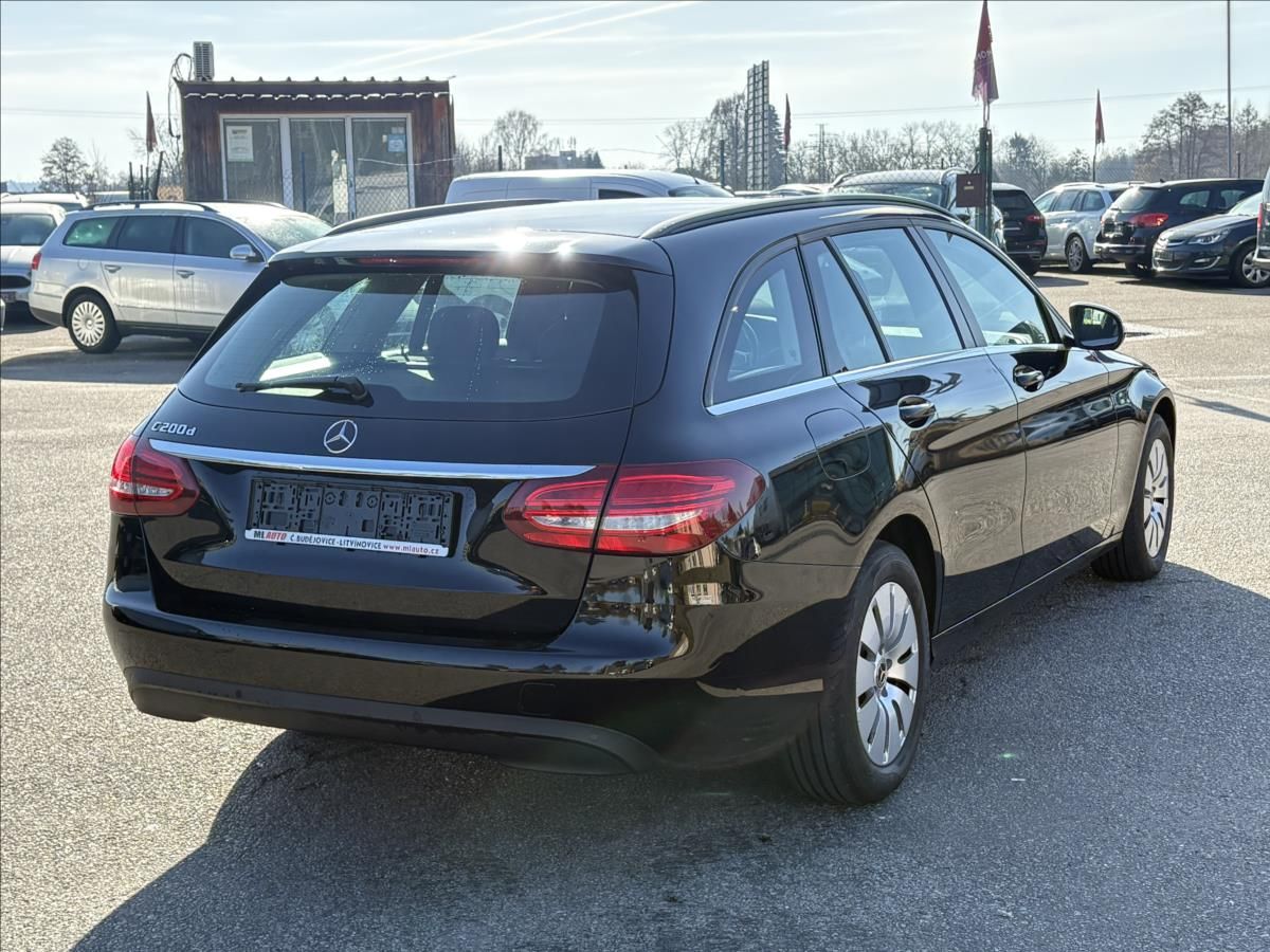 Mercedes-Benz Třídy C, 2,2 CDi 100kW Full Led,9G-tron - fotka 2