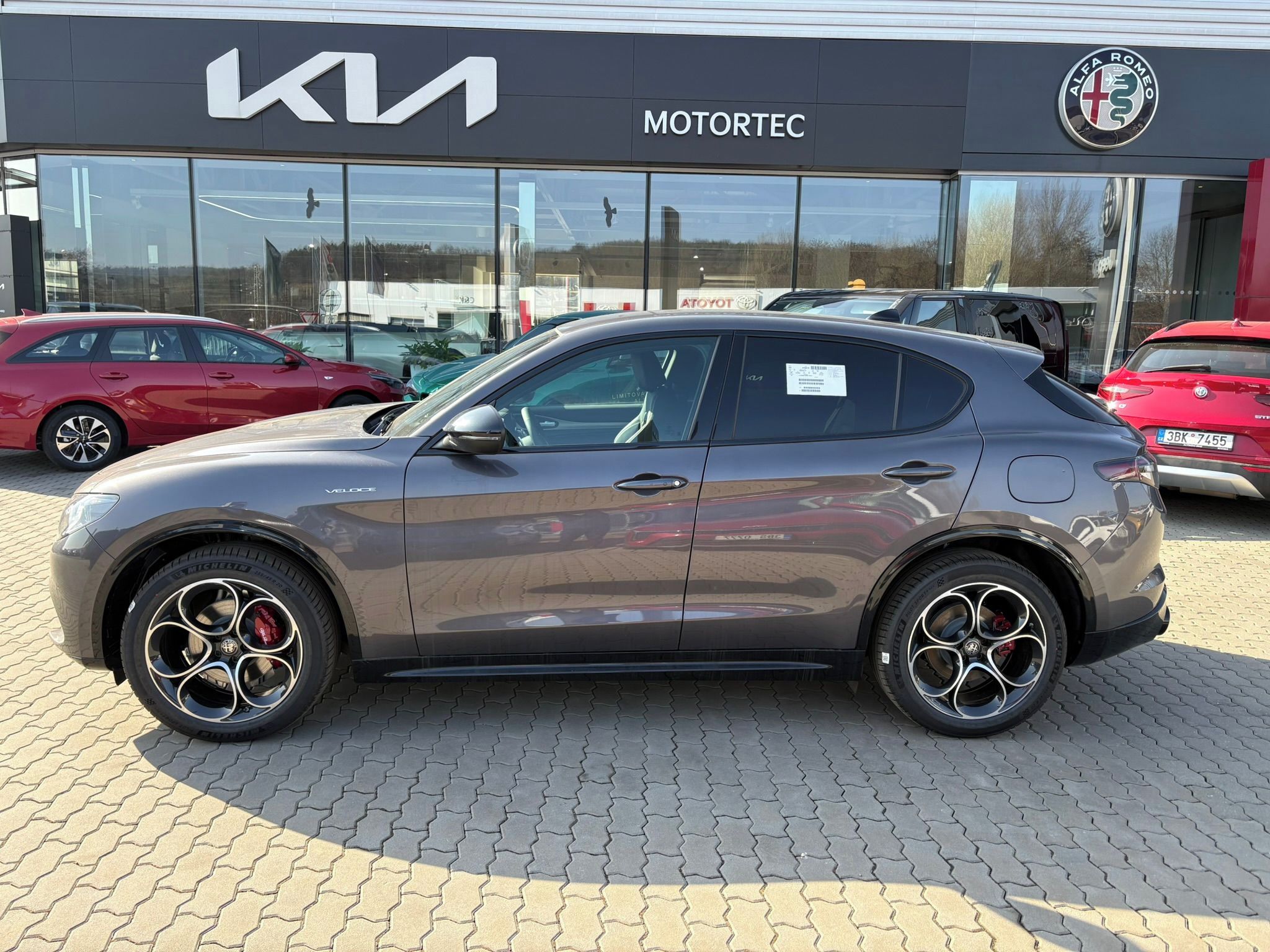 Alfa Romeo Stelvio, Veloce 2.0 Turbo 280k AT8 Q4 - fotka 4