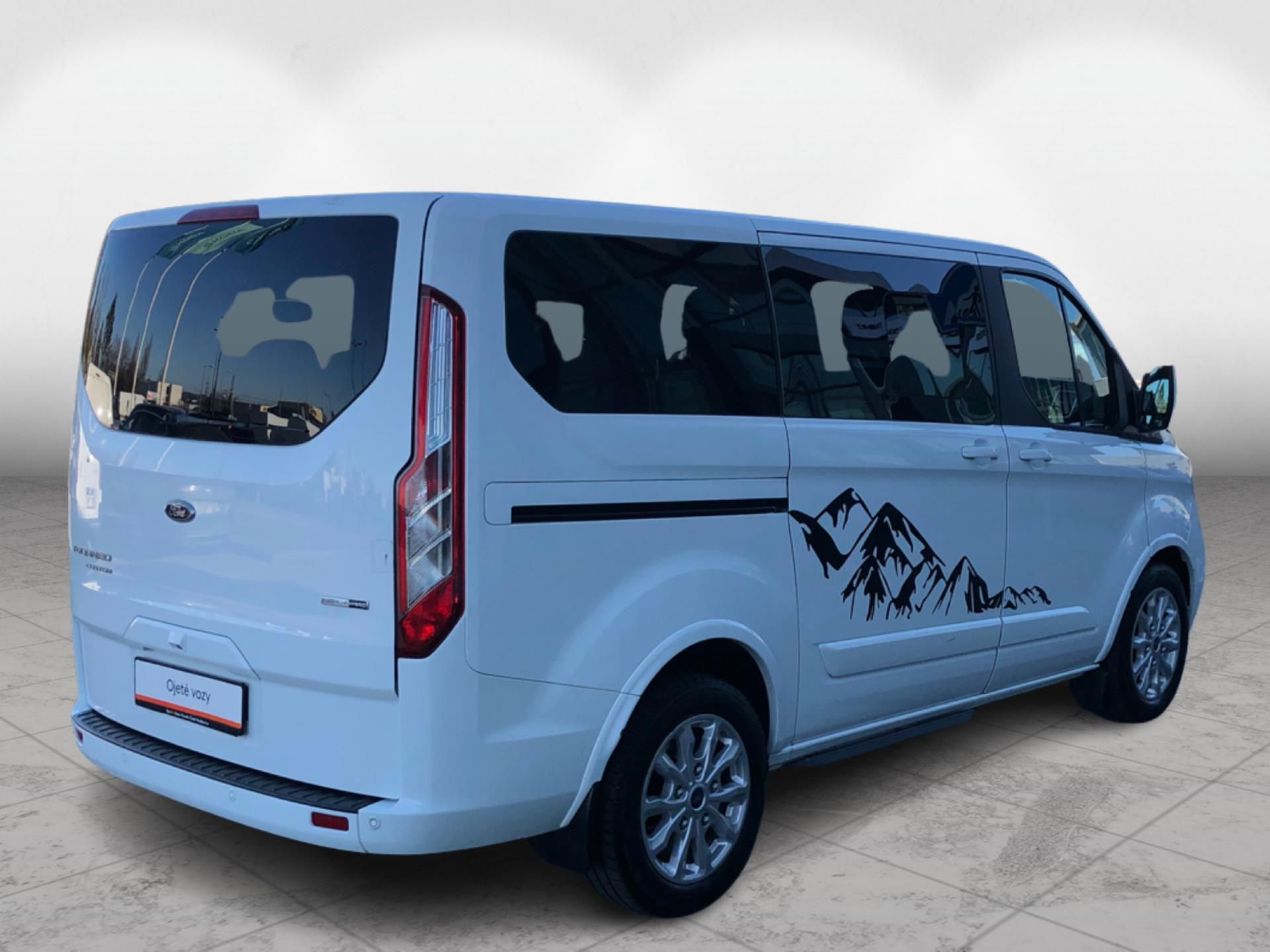 Ford Tourneo Custom, 2.0 TDCi  8 Míst - fotka 2