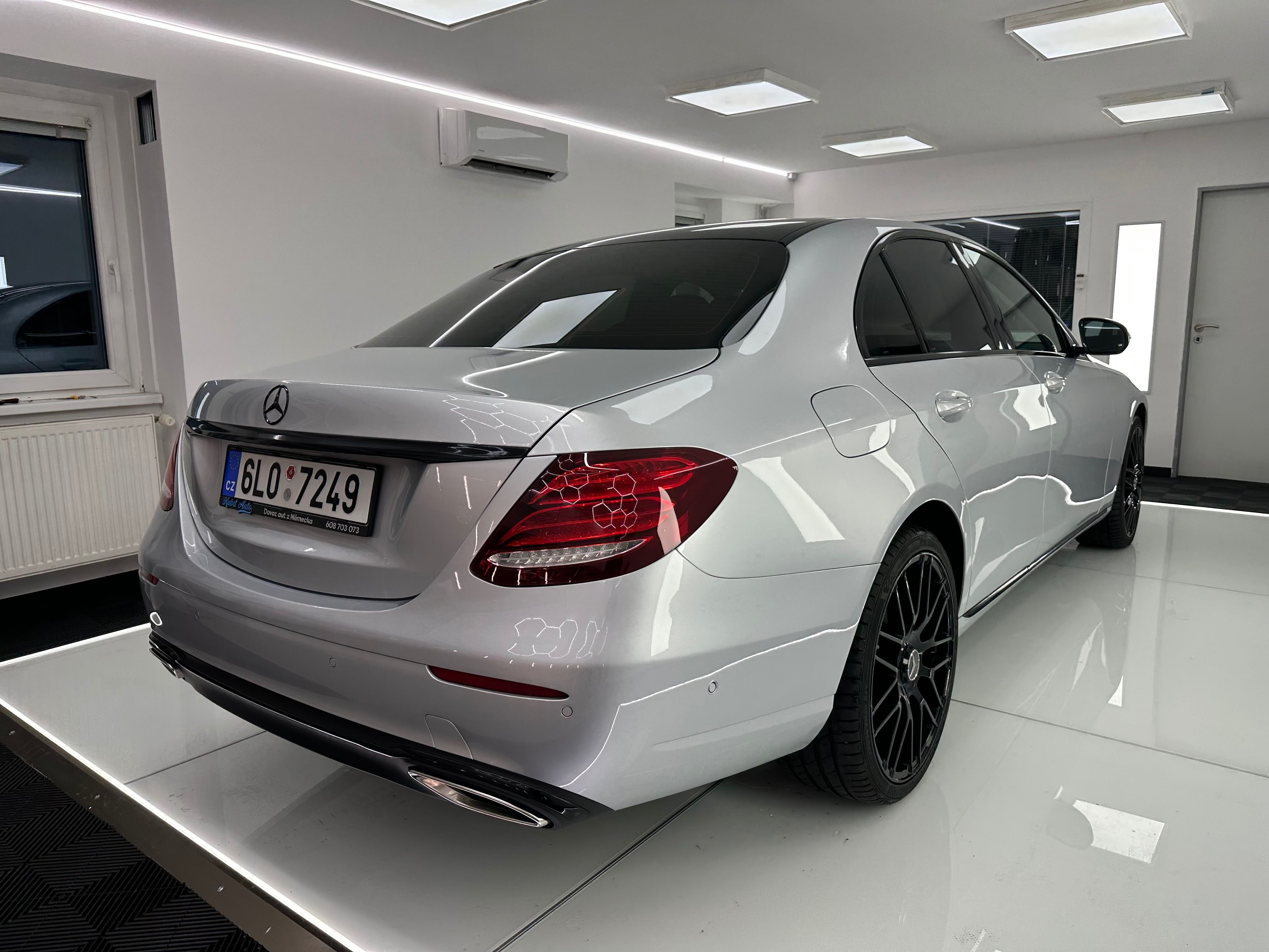 Mercedes-Benz Třídy E, 4x4 benzín - fotka 6