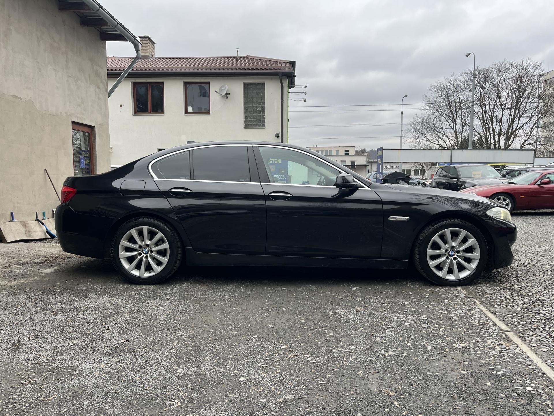 BMW Řada 5, 2,0D 135 Kw NAVI,SV.KŮŽE,XENON - fotka 4