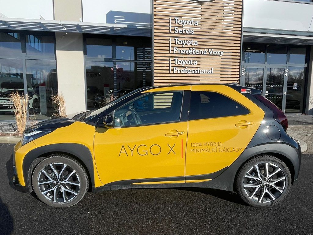 Toyota Aygo, 1.5 Hybrid 116HP GR-SPORT - fotka 4