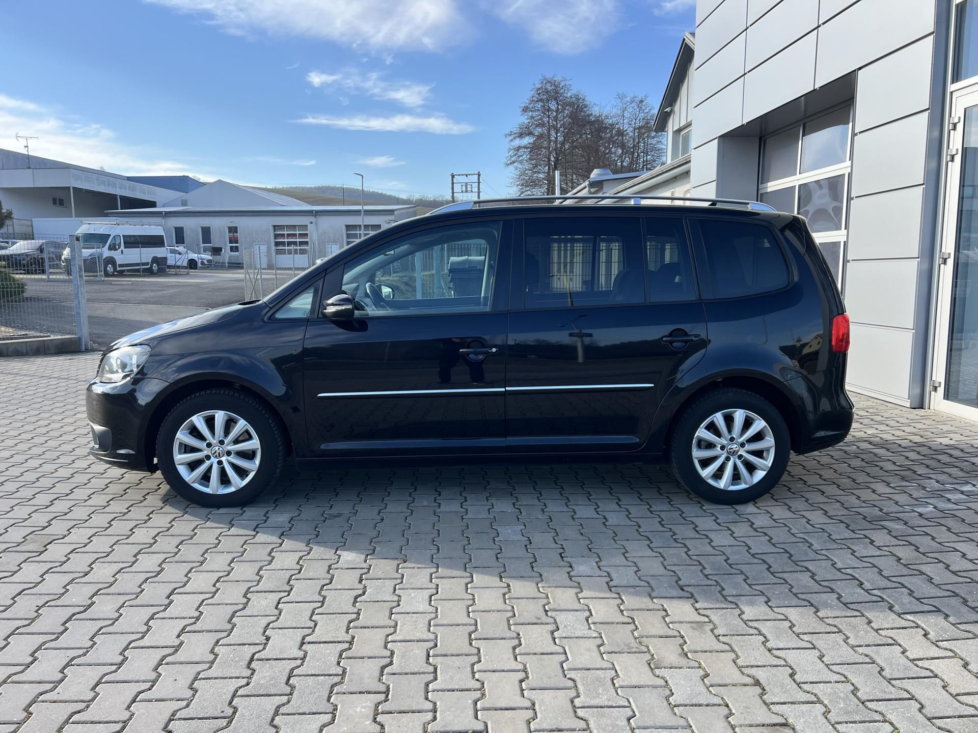 Volkswagen Touran, 2.0 TDI Highline - fotka 2
