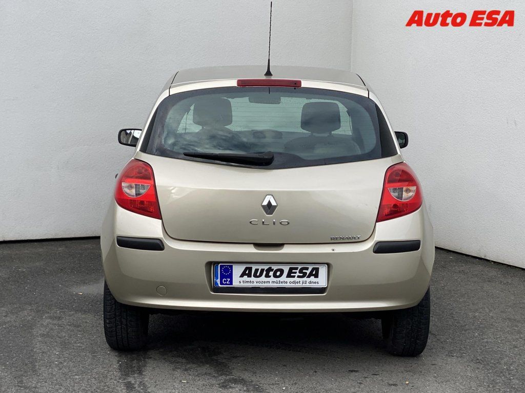Renault Clio, 1.5 dCi,AC,temp - fotka 5