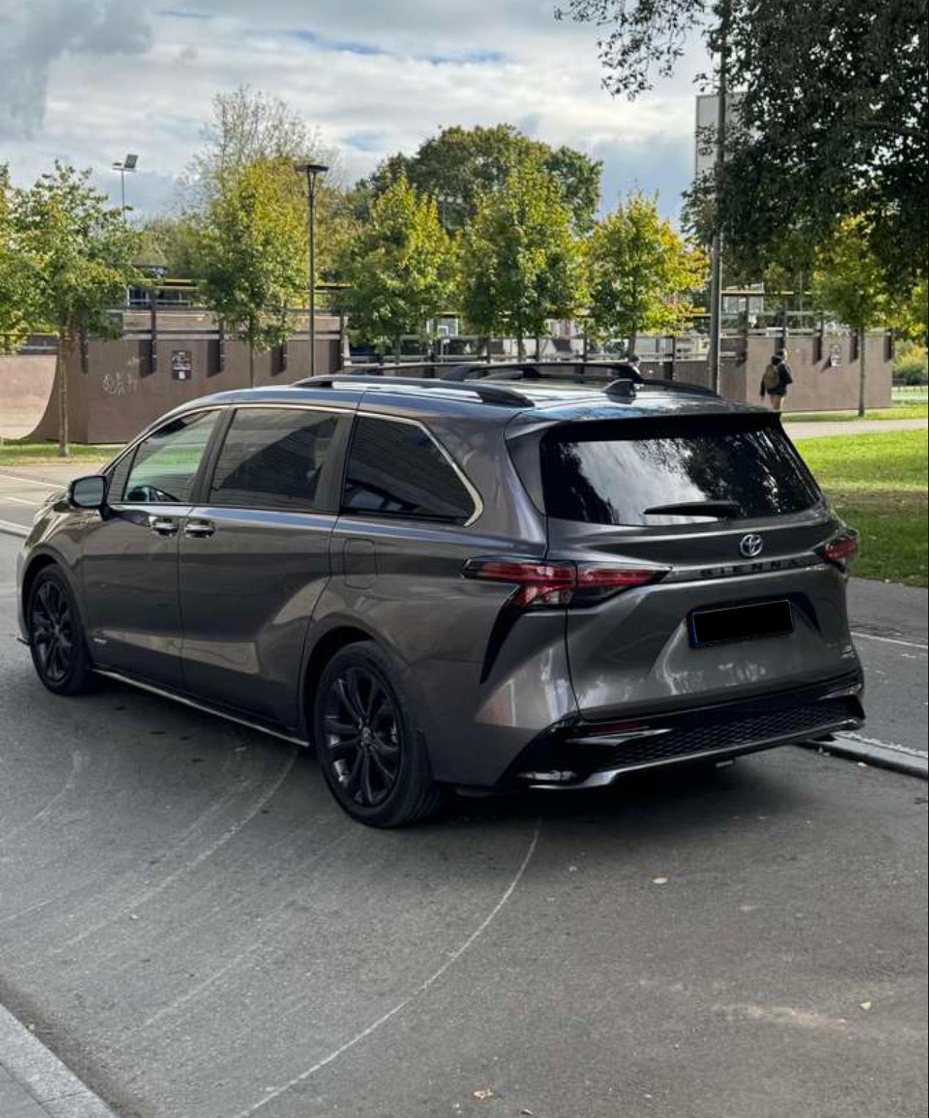 Toyota Sienna, 2.5L Hybrid XSE - fotka 5