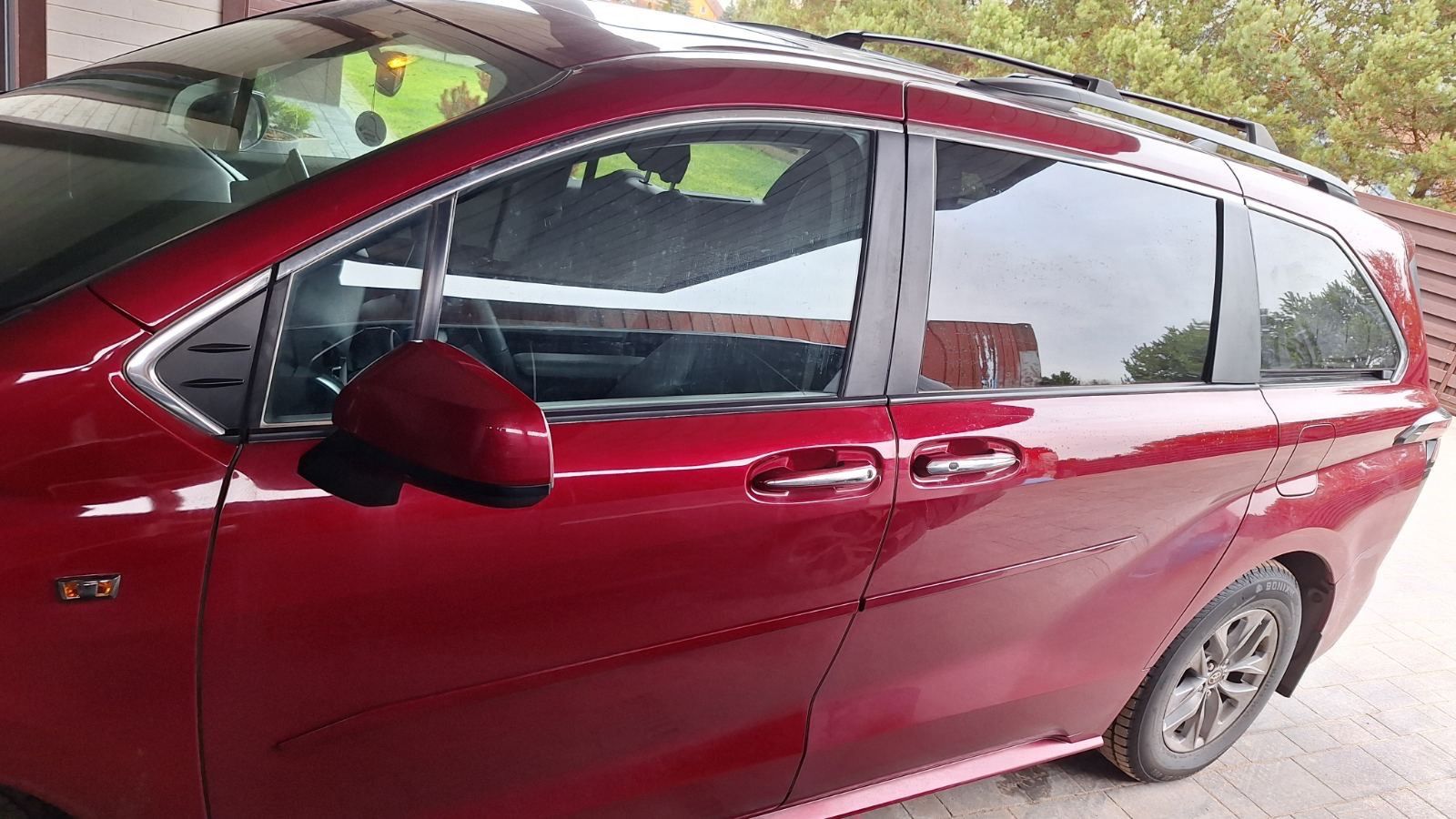 Toyota Sienna, 2.5L Hybrid XLE - fotka 4
