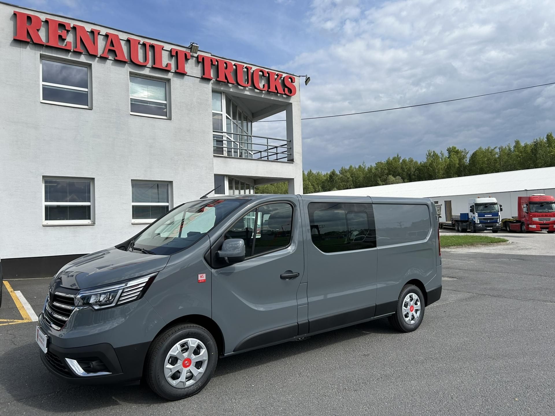 Renault Trafic, CREW VAN L2H1 150k RED 6 míst - fotka 4