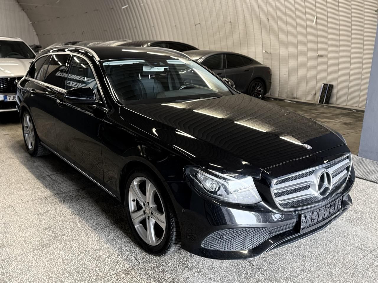 Mercedes-Benz Třídy E, 200i AVANTGARDE,ZÁRUKA , - fotka 4