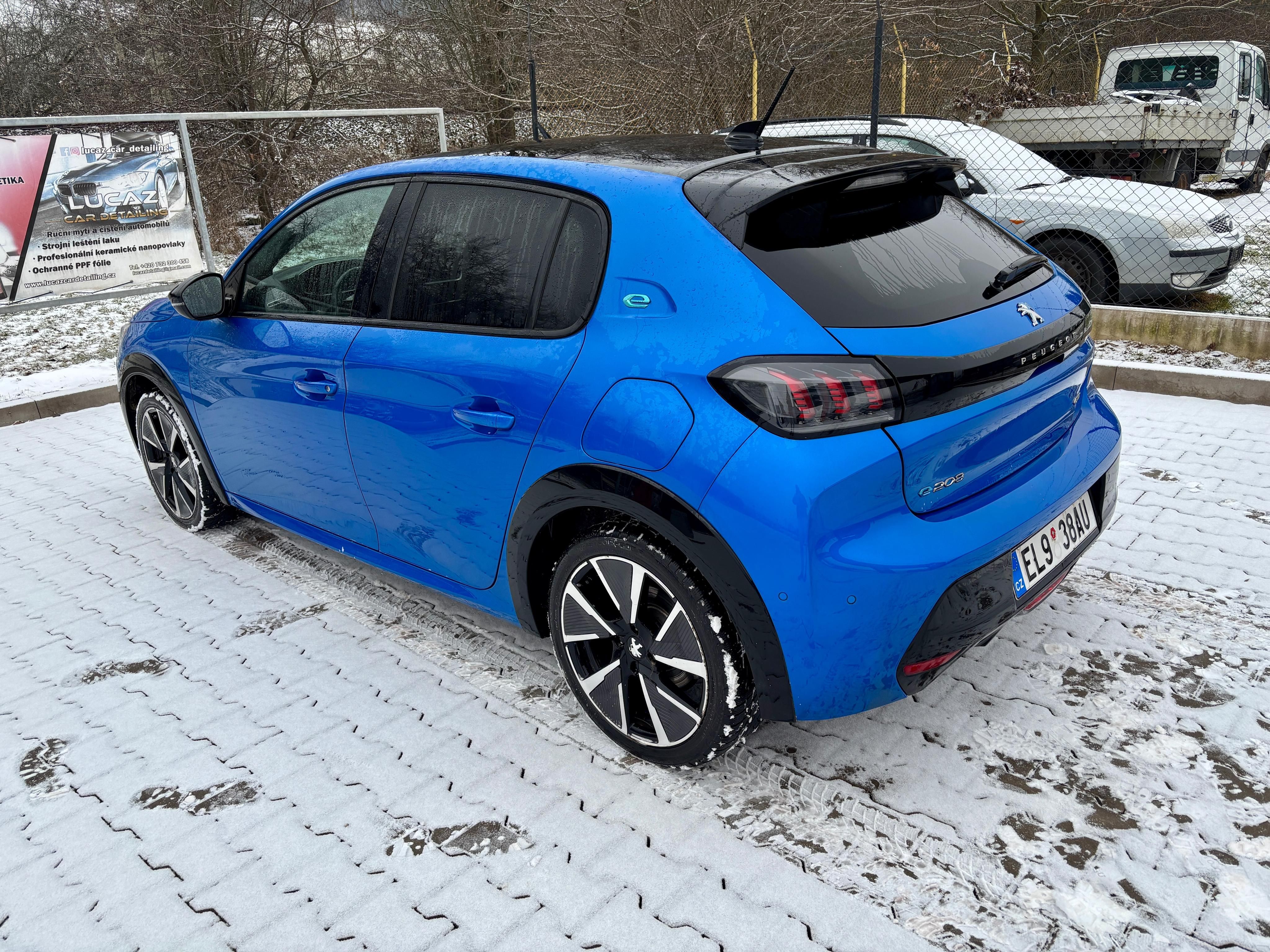 Peugeot 208, Peugeot e-208 GT 100 kw - fotka 3