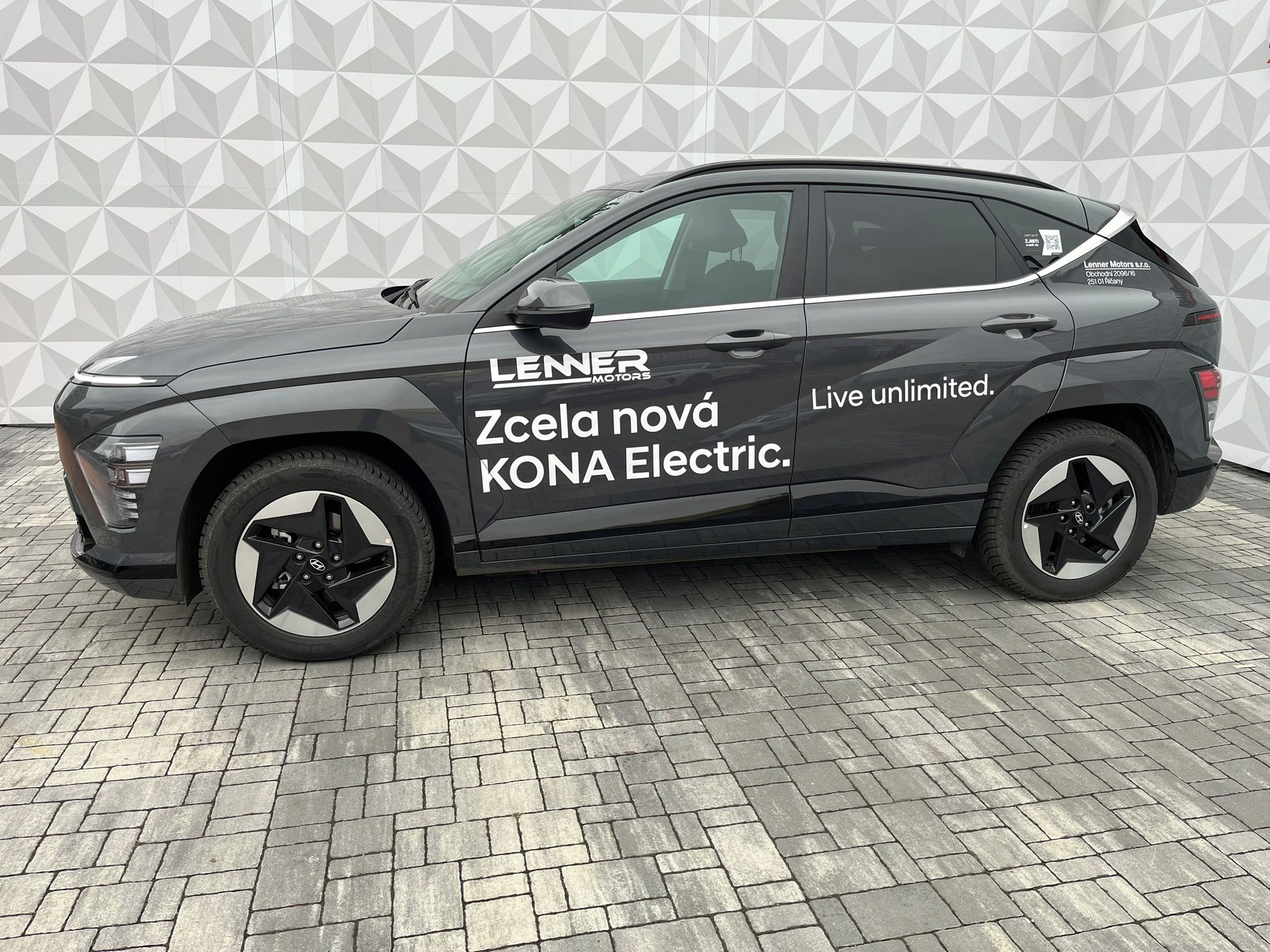 Hyundai Kona, EV 64,8kWh CZECH EDITION - fotka 3