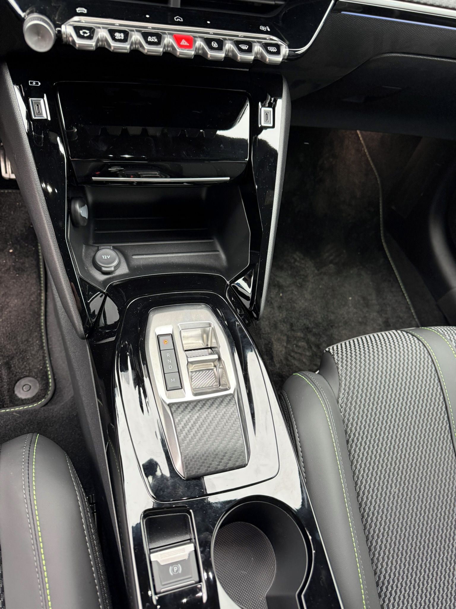 Peugeot 208, GT Hybrid 145 e-DCS6 - fotka 5