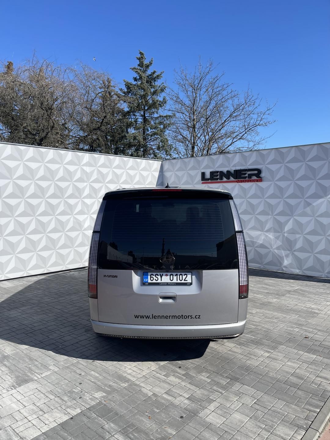Hyundai Staria, 25 HEV TOUR 7 LUXURY BRASS - fotka 6