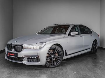 730d-xDrive-Mpaket-HeadUp-R20