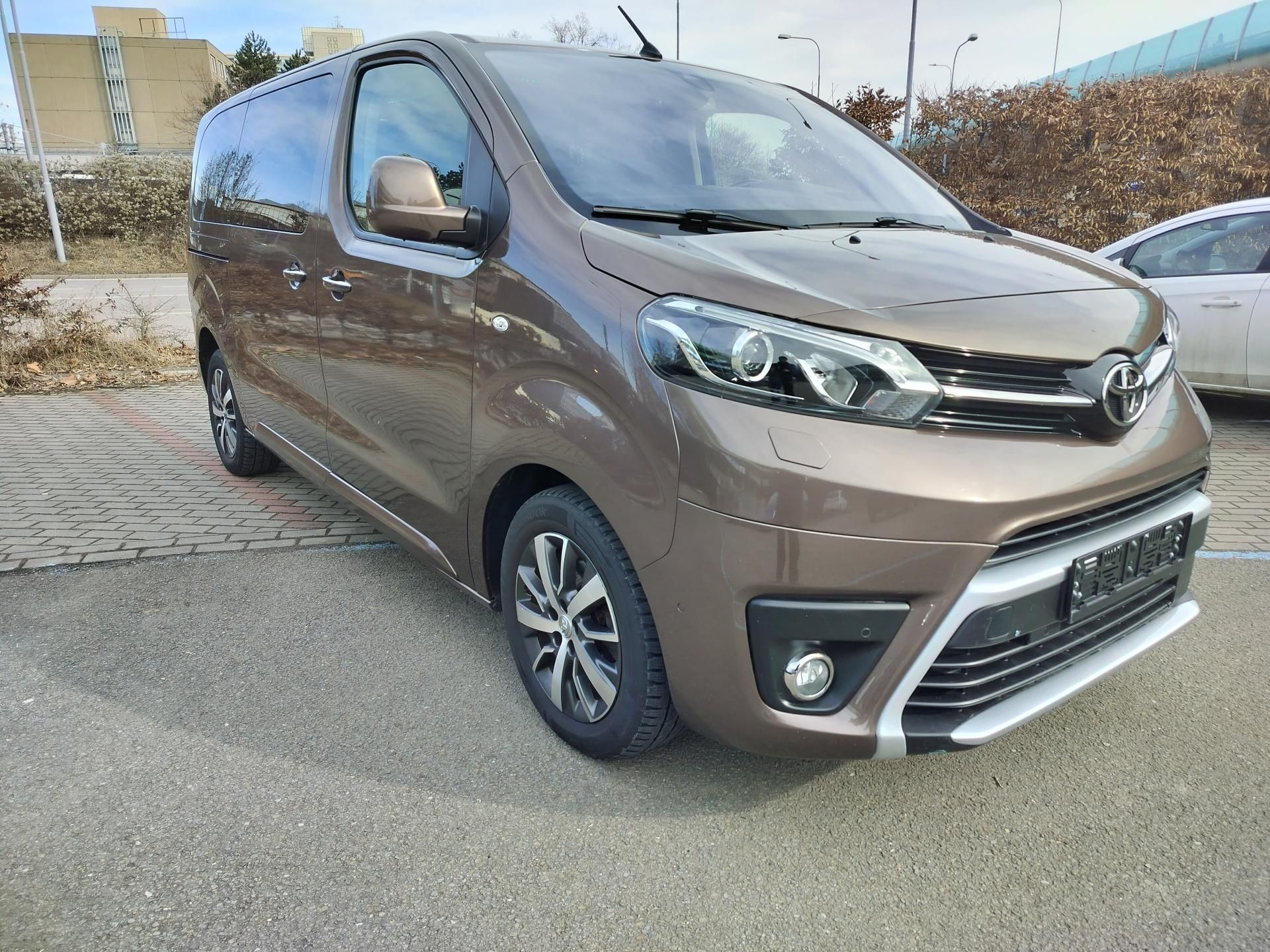Toyota Proace Verso, 4x4 kůže, navi,  8 míst, tažné