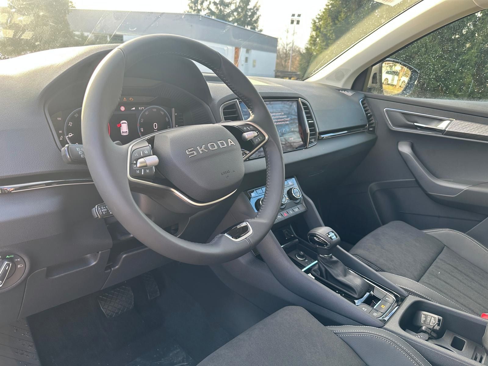 Škoda Karoq, 2,0 TDI 110kW AT 130 let Prem. - fotka 4