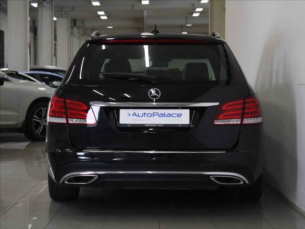 Mercedes-Benz Třídy E, 3,0 E350cdi 4M AMG Pano.Tažné - fotka 4