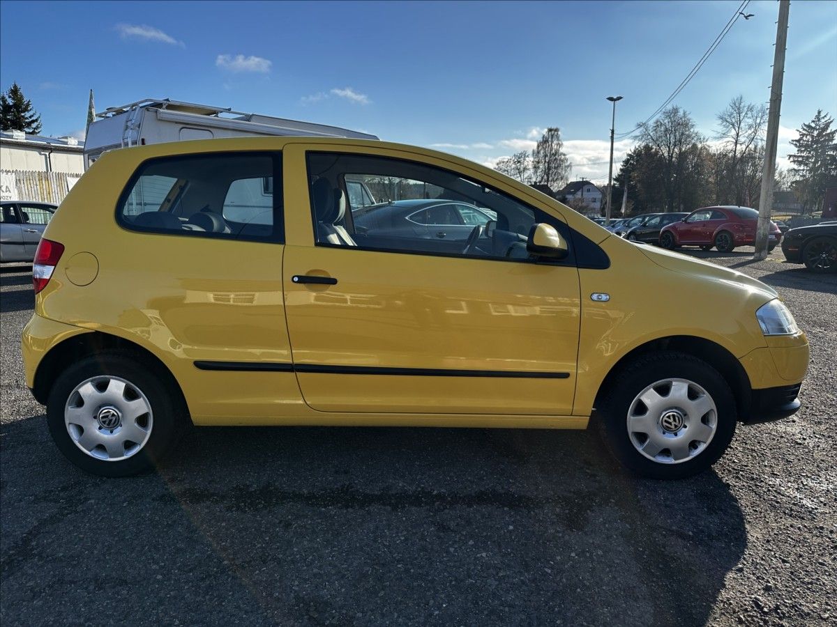 Volkswagen Fox, 1,2 i-MÁLO KM-PO SERVISE - fotka 6