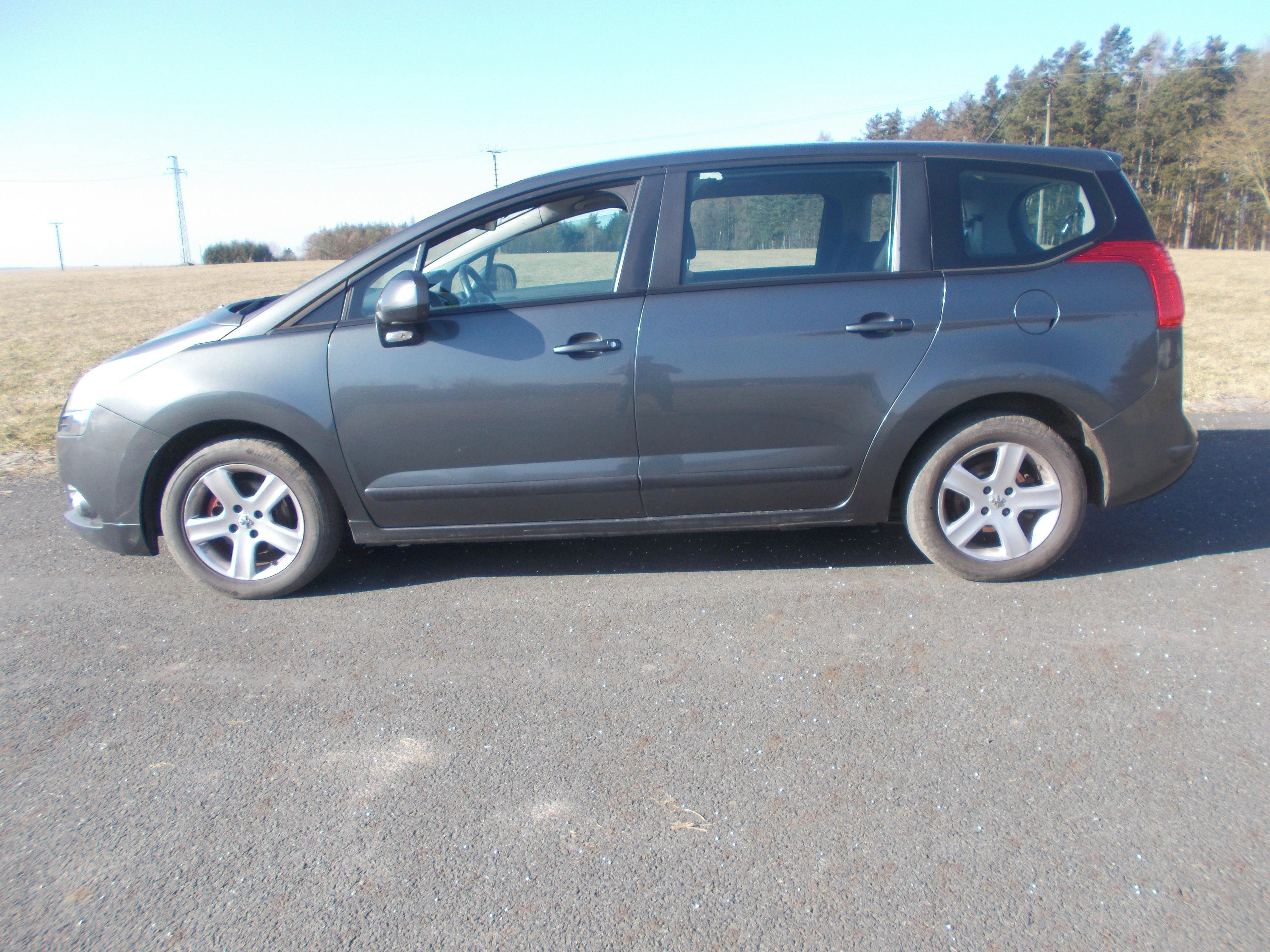 Peugeot 5008, 1,6 HDI 7 MÍSTNÉ,SERVISOVANÉ - fotka 2