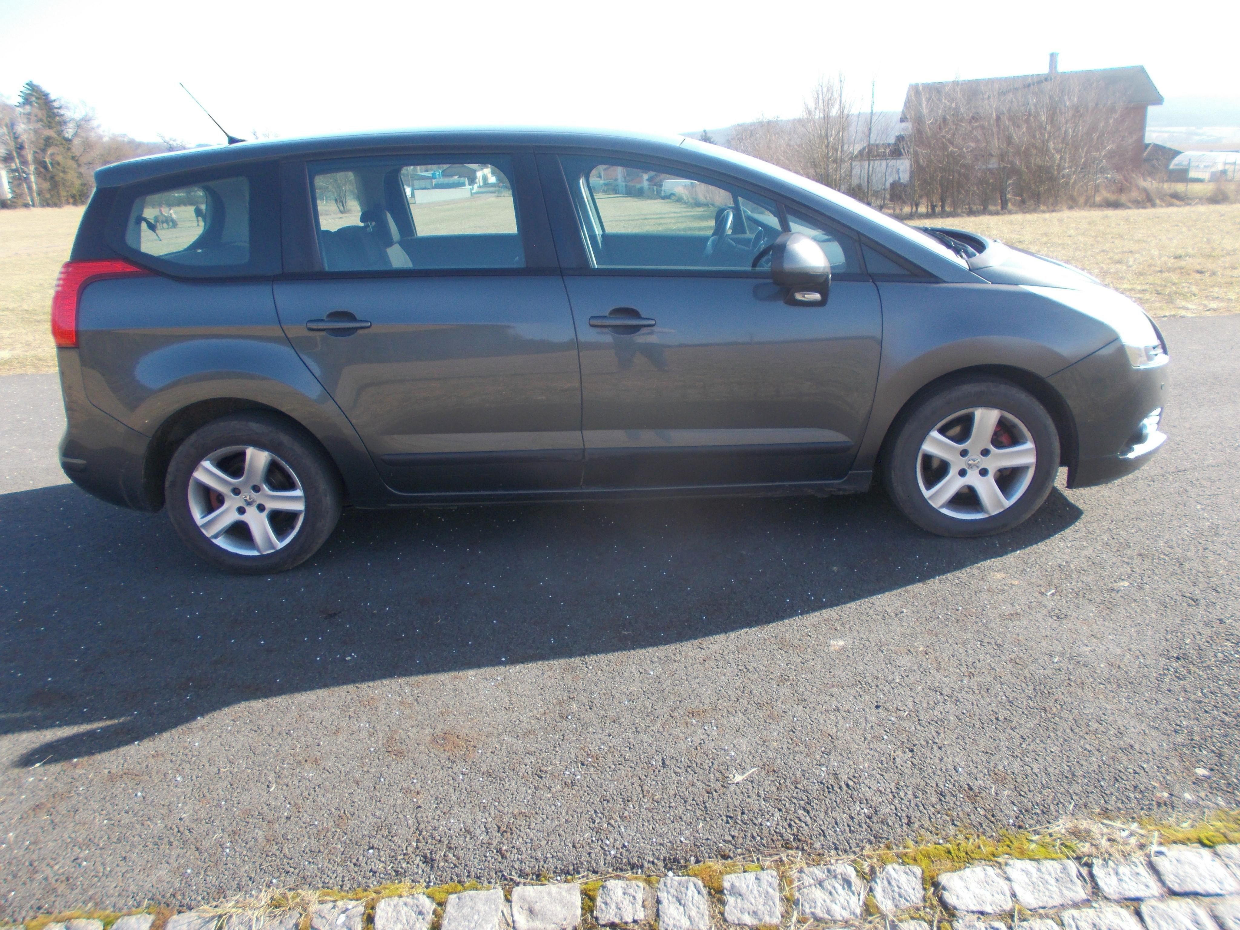 Peugeot 5008, 1,6 HDI 7 MÍSTNÉ,SERVISOVANÉ - fotka 4