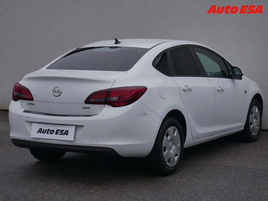 Opel Astra, 1.6. CDTi,ČR,Klima - fotka 4