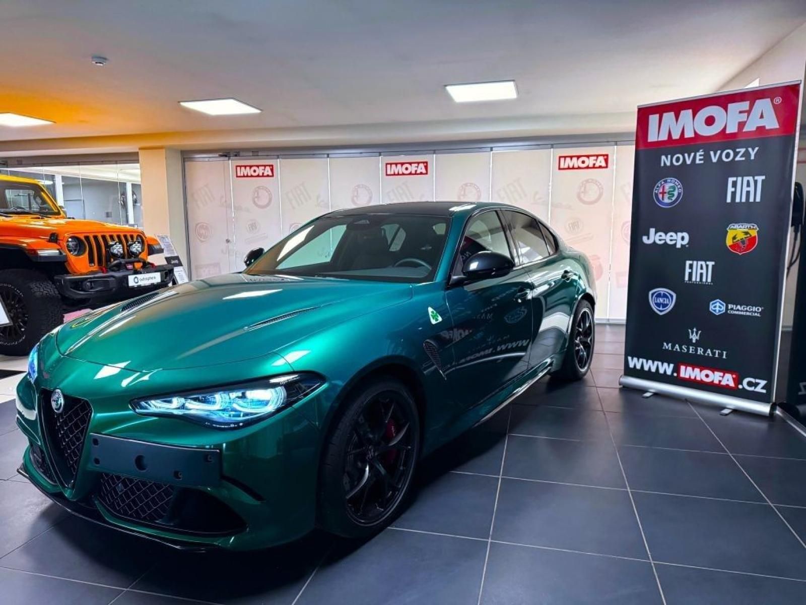 Alfa Romeo Giulia, 2.9 V6 BiTurbo 520k QV Carbon - fotka 3