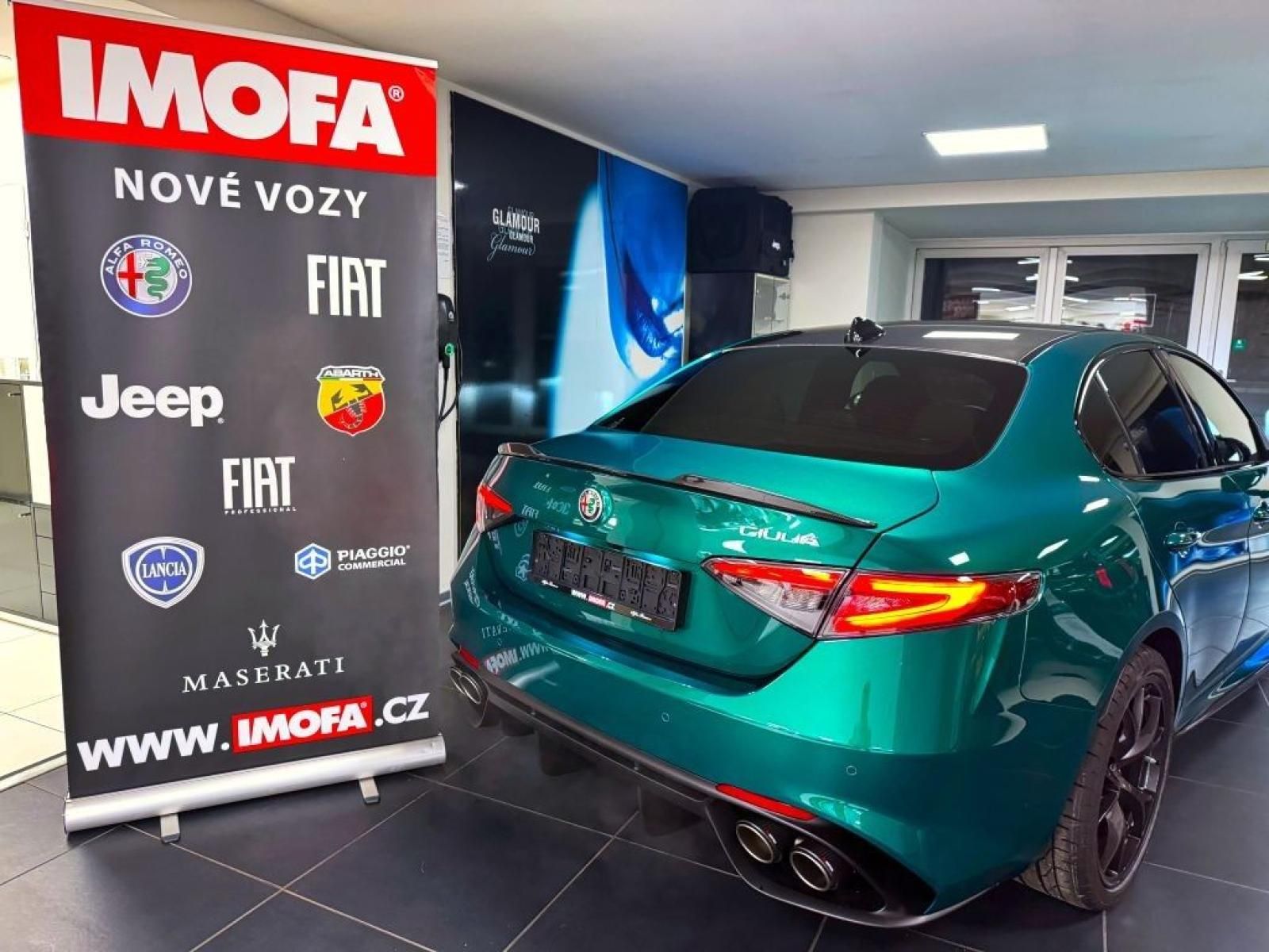 Alfa Romeo Giulia, 2.9 V6 BiTurbo 520k QV Carbon - fotka 6