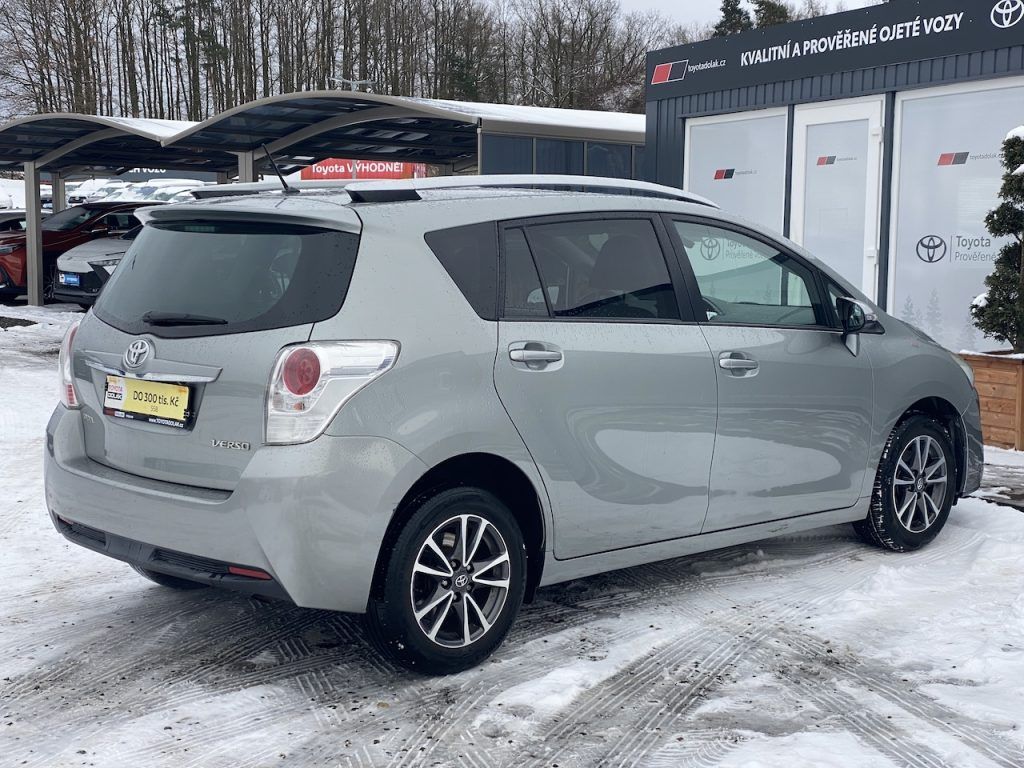 Toyota Verso, 1.8i, ČR-2.maj, Active Trend - fotka 6