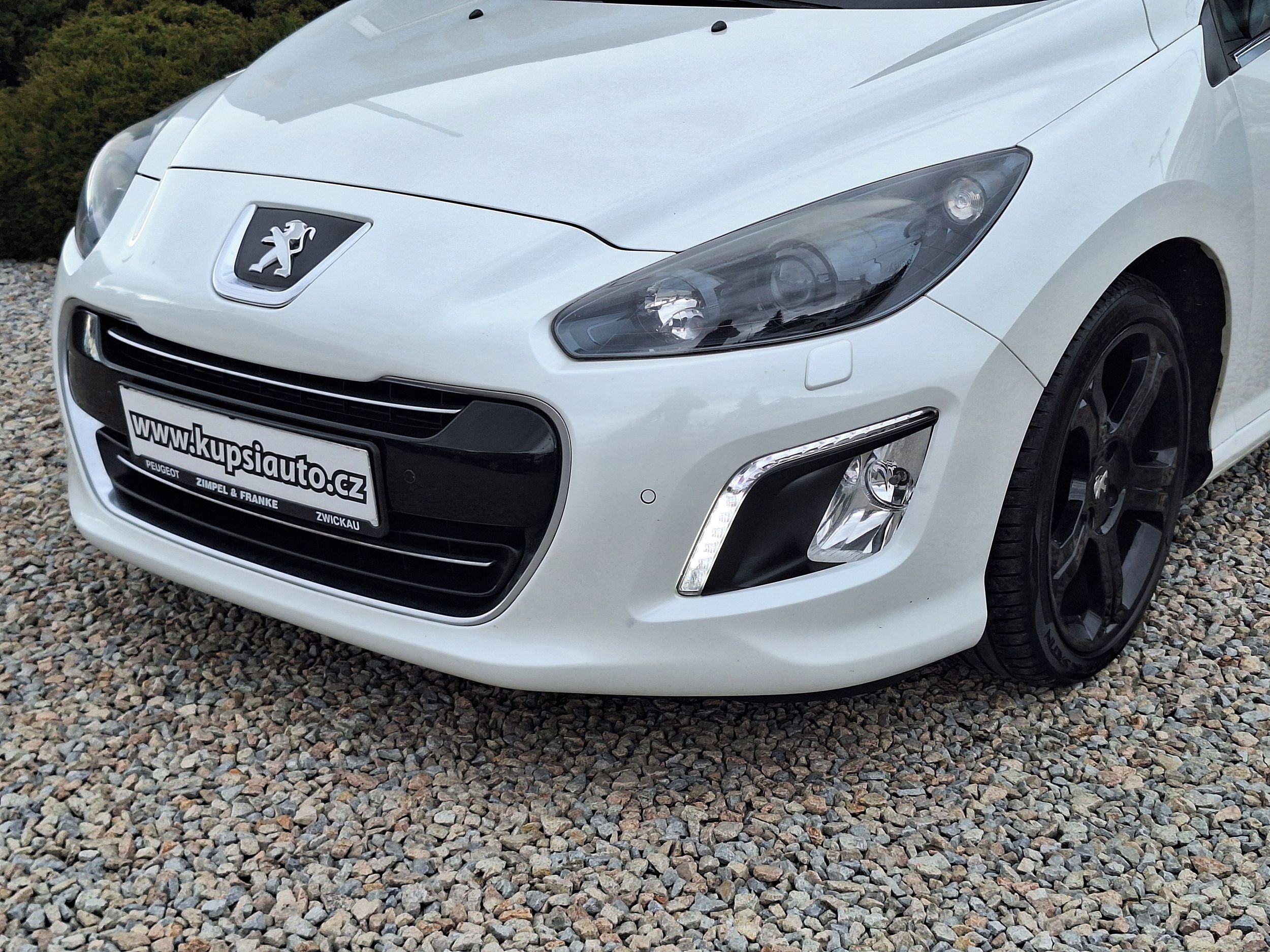 Peugeot 308, CC 2,0HDi TOP VÝBAVA - fotka 4