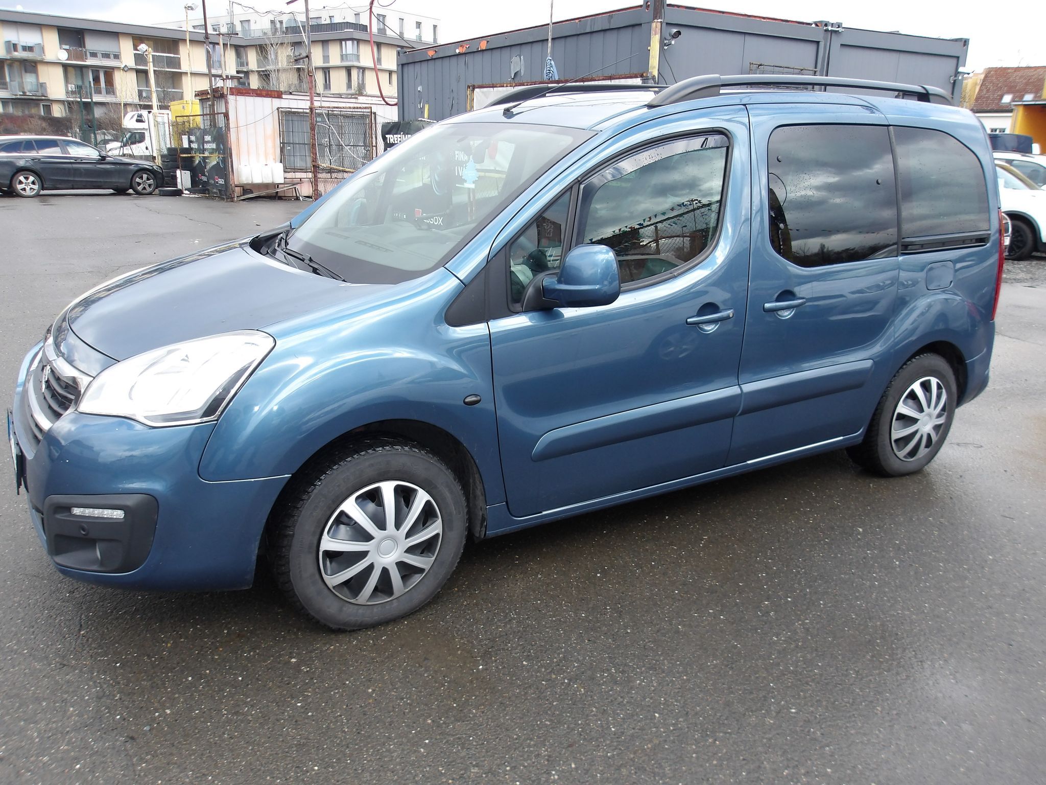 Peugeot Partner Tepee, TEPEE 1,6HDi ČR 2xKOLA ! - fotka 2