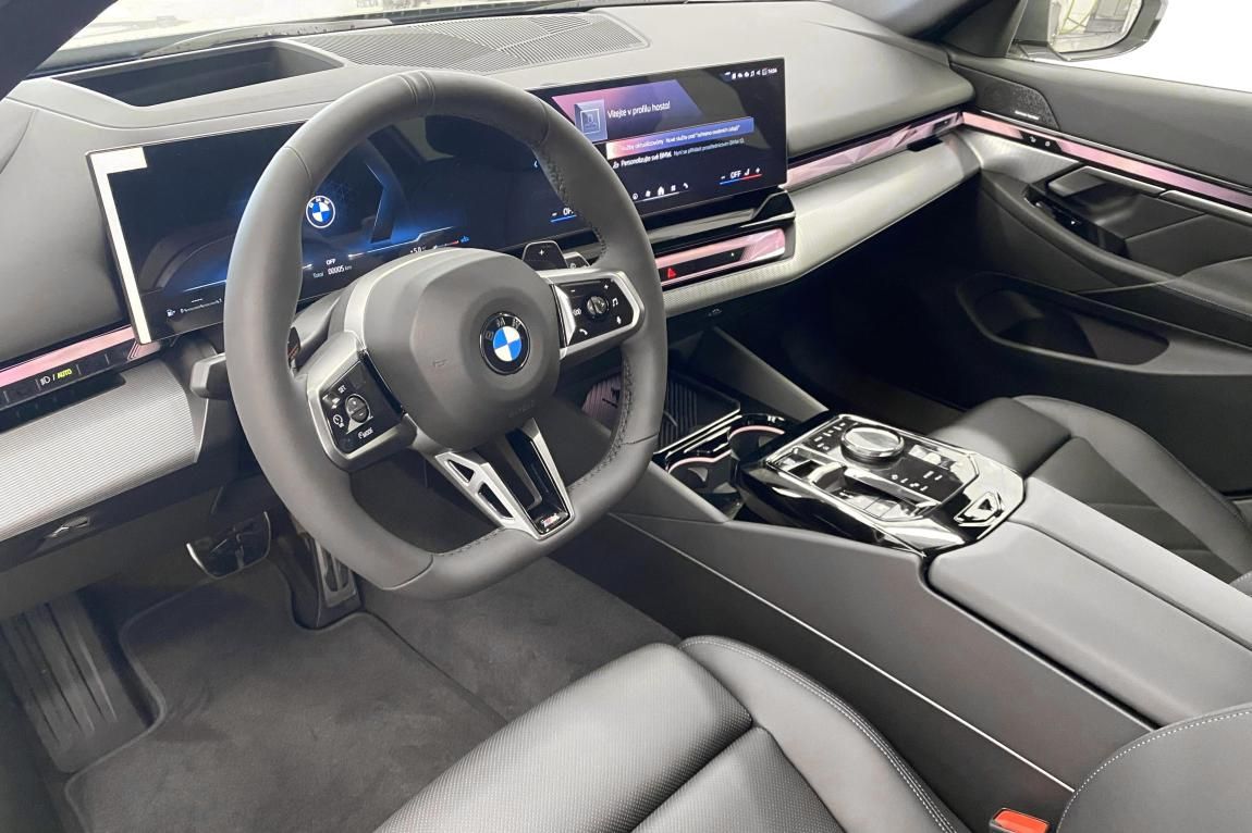 BMW Řada 5, 520d xDrive Touring - fotka 4
