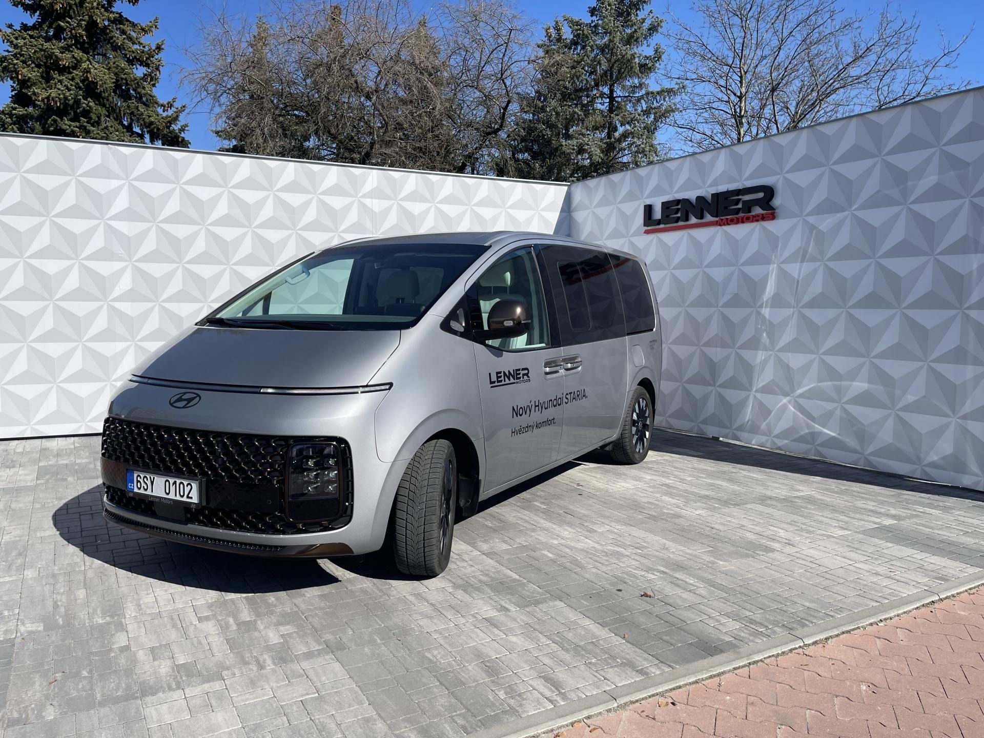 Hyundai Staria, 25 HEV TOUR 7 LUXURY BRASS - fotka 3