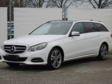 E 300 BLUETEC HYBRID*PANOR*LED