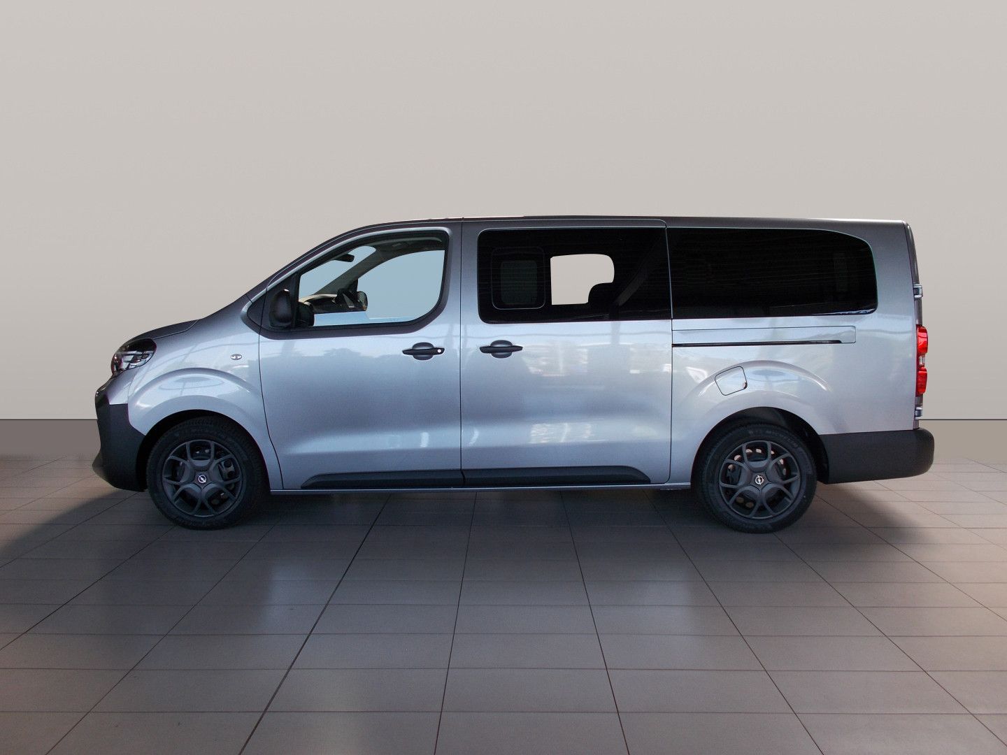 Opel Vivaro, L2 (L) Combi 2.2 CDTi (132kW/1 - fotka 5