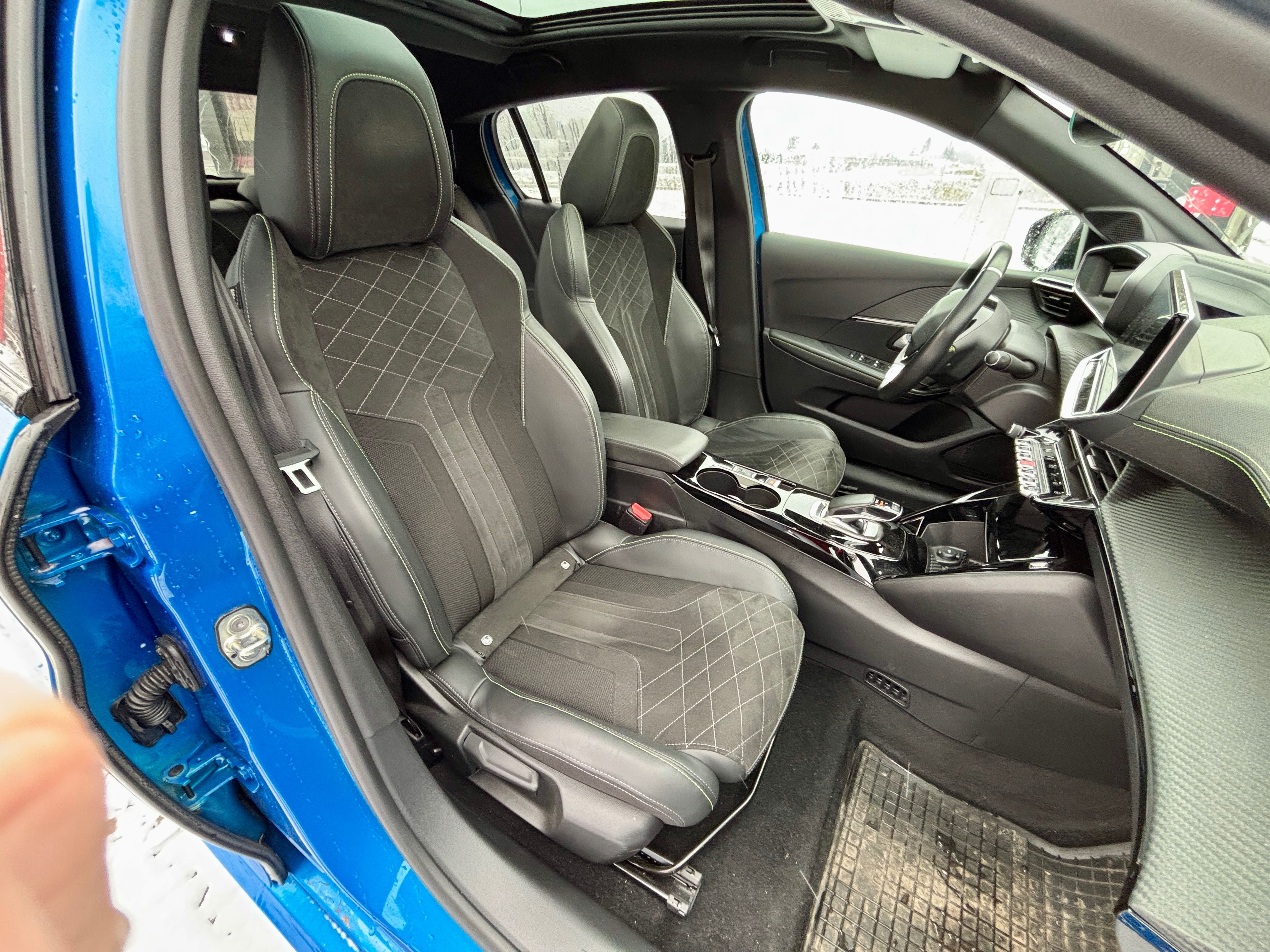 Peugeot 208, Peugeot e-208 GT 100 kw - fotka 6