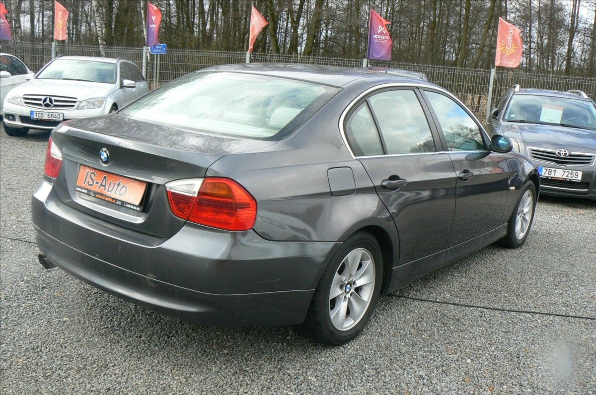BMW Řada 3, 2,5 325i AUTOMAT - fotka 6