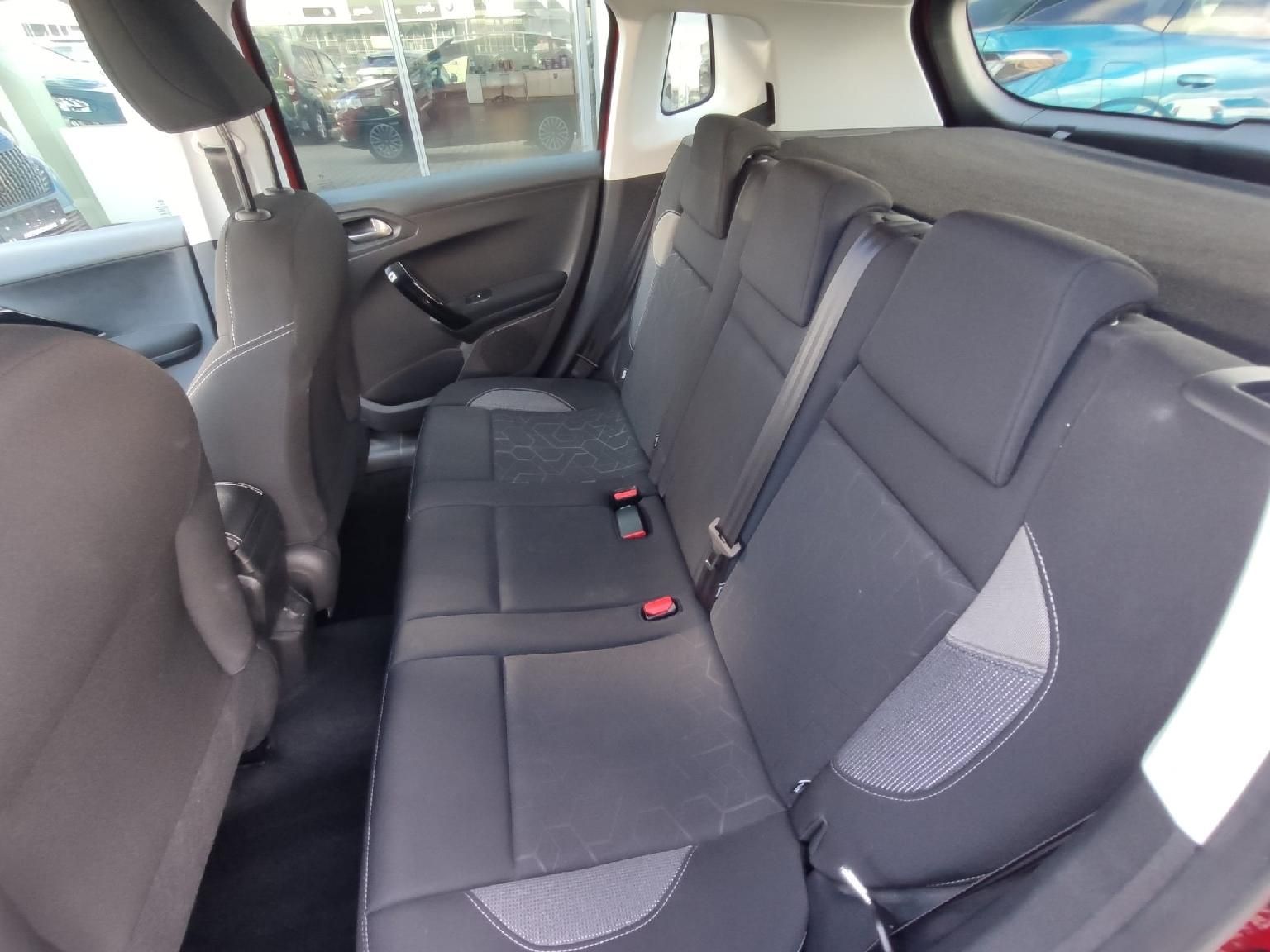 Peugeot 2008, ACTIVE 1.2 110k MAN6 1.majitel - fotka 5