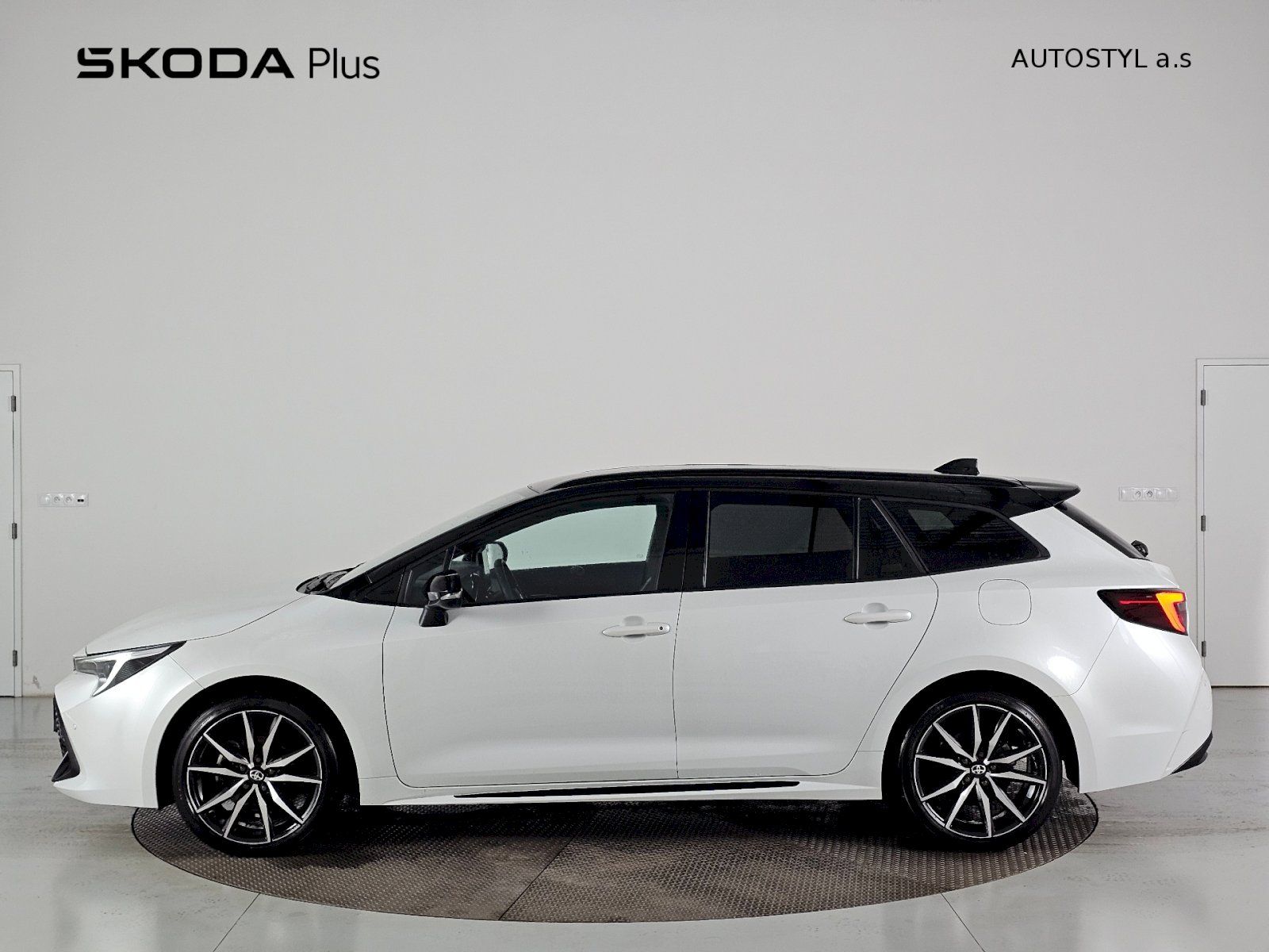 Toyota Corolla, 2.0HEV 197k GR Dynamic - fotka 3