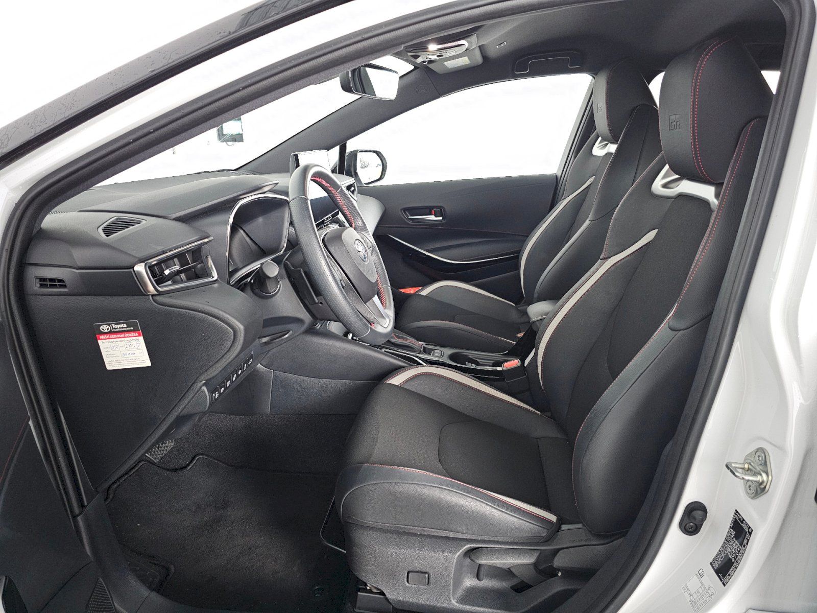 Toyota Corolla, 2.0HEV 197k GR Dynamic - fotka 6