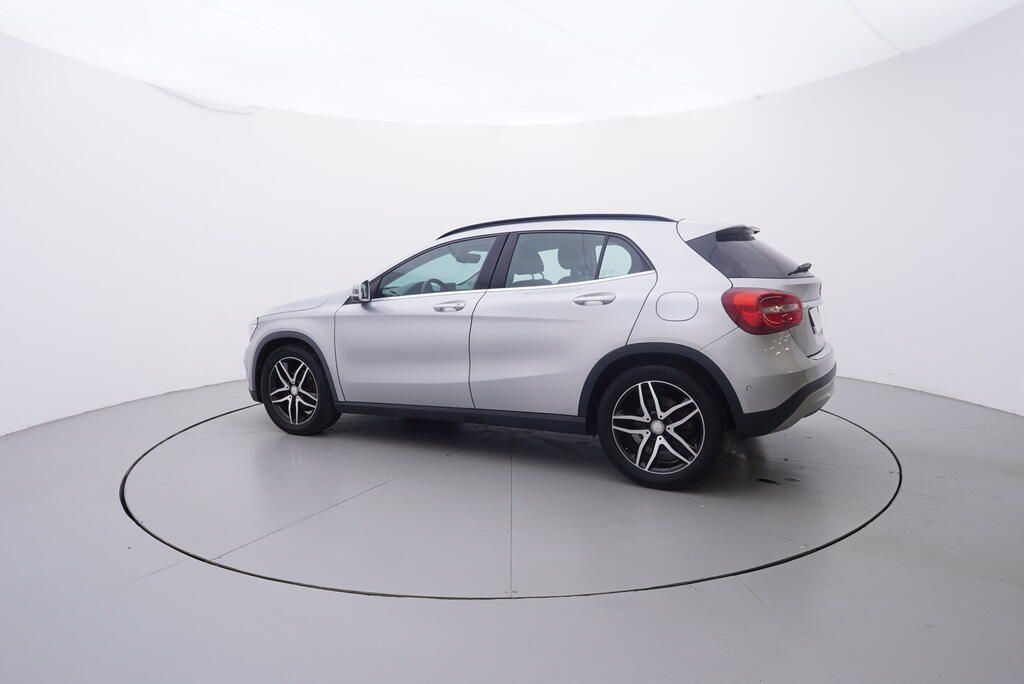 Mercedes-Benz GLA, Style 1.6 115 kW - fotka 3