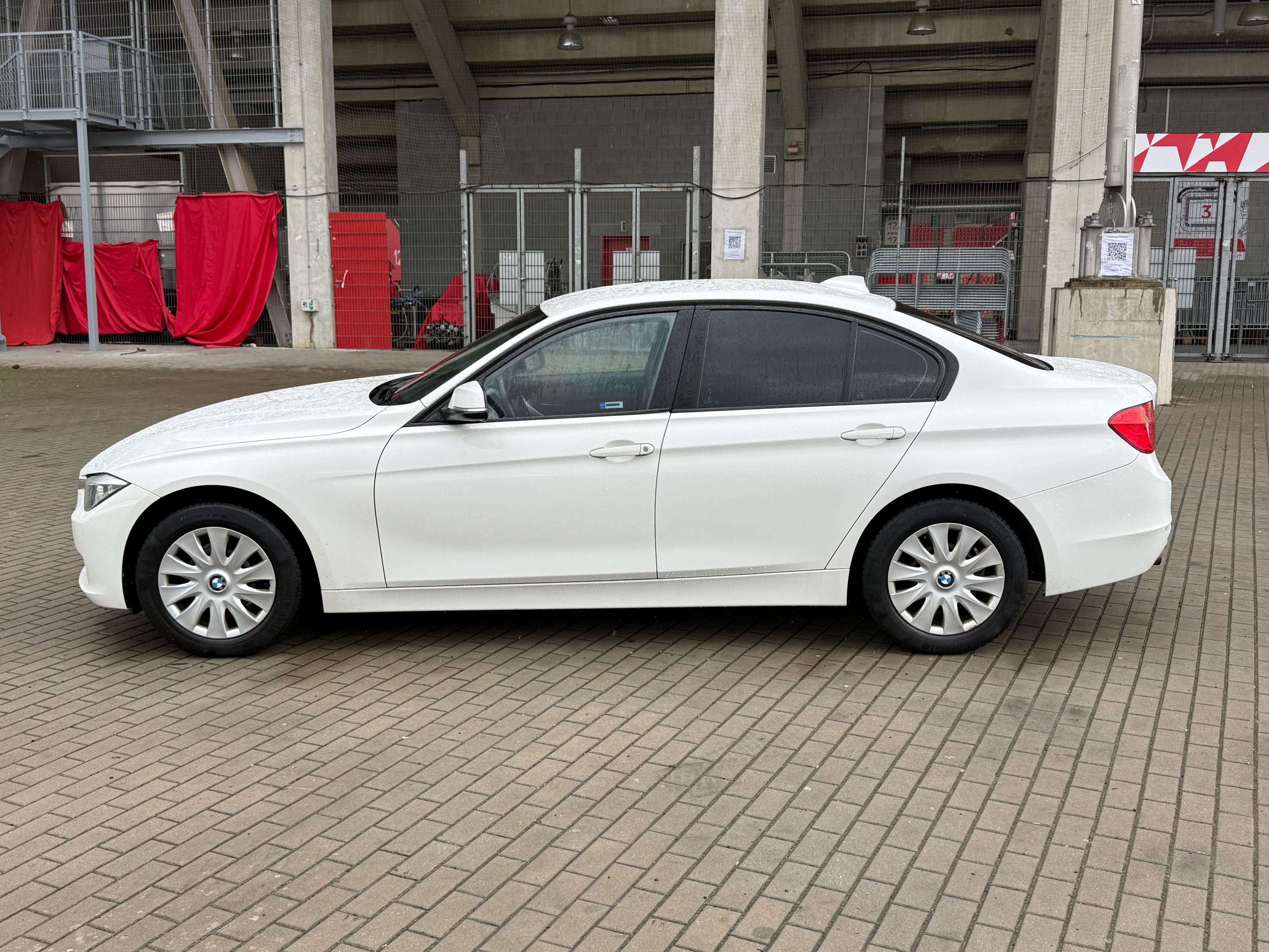 BMW Řada 3, 316i, 100kw Původ ČR Nová STK - fotka 2
