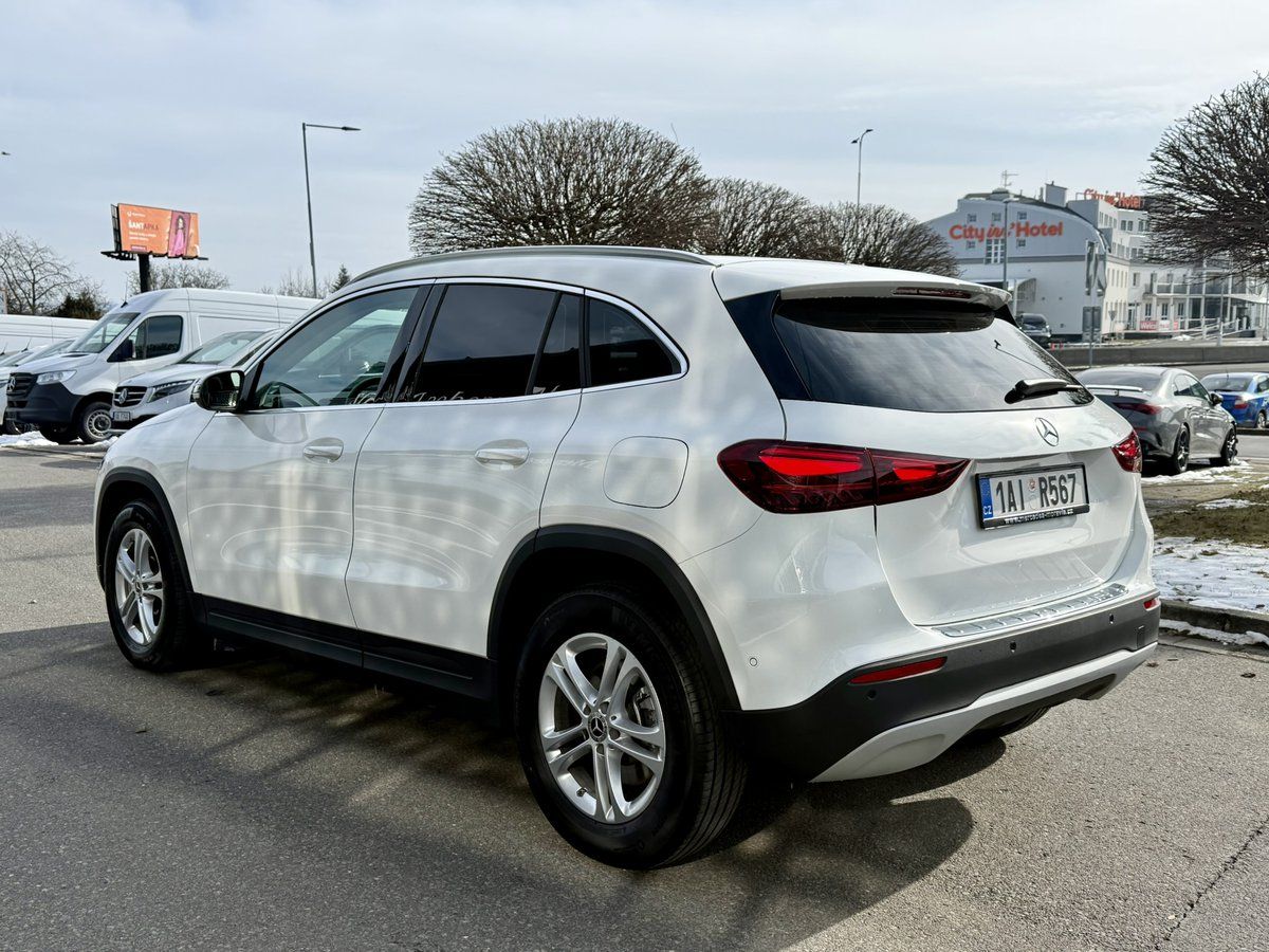 Mercedes-Benz GLA, 220 4MATIC - fotka 6