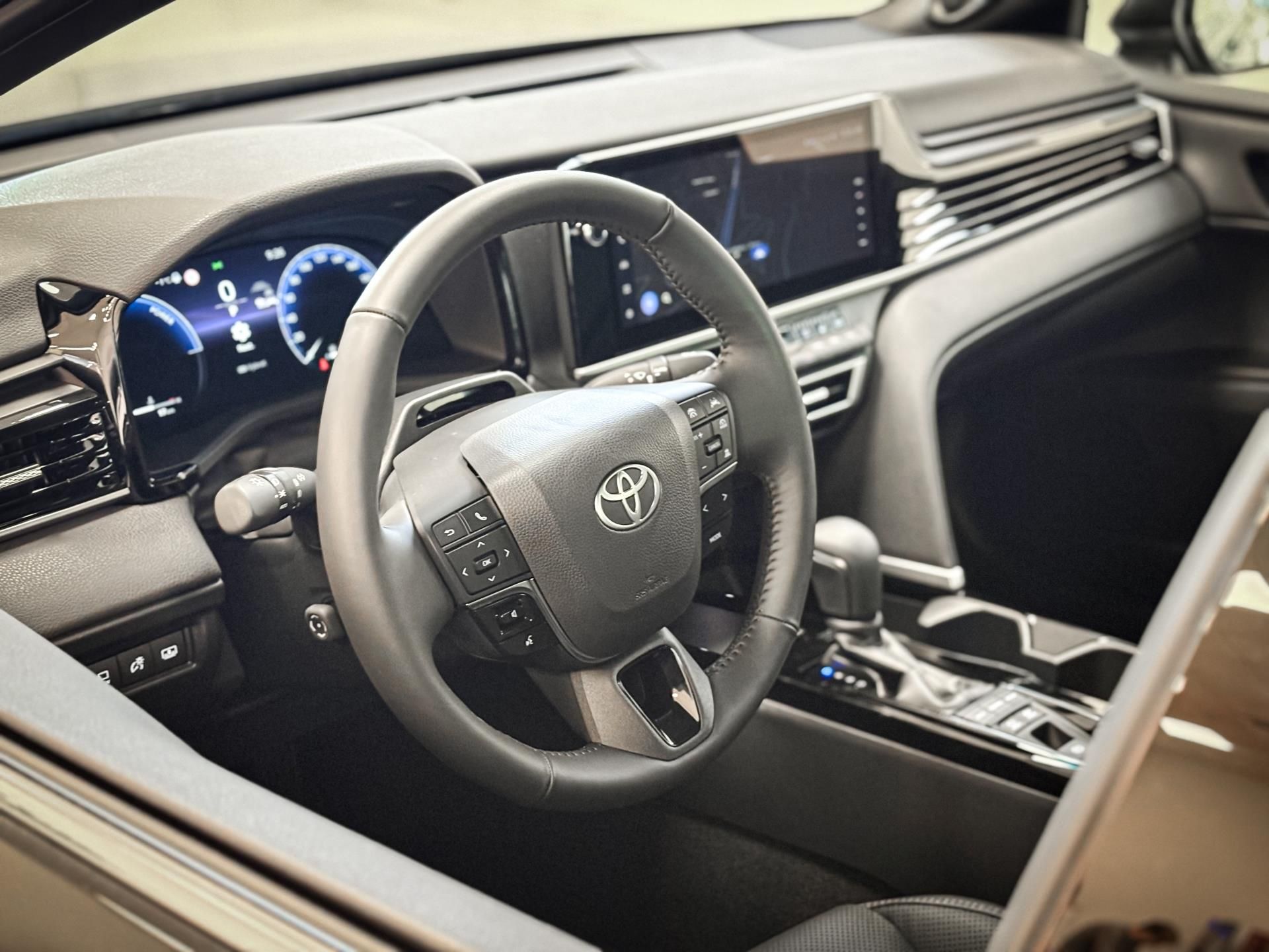 Toyota Camry, 2.5 Hybrid, CVT, Executive - fotka 6