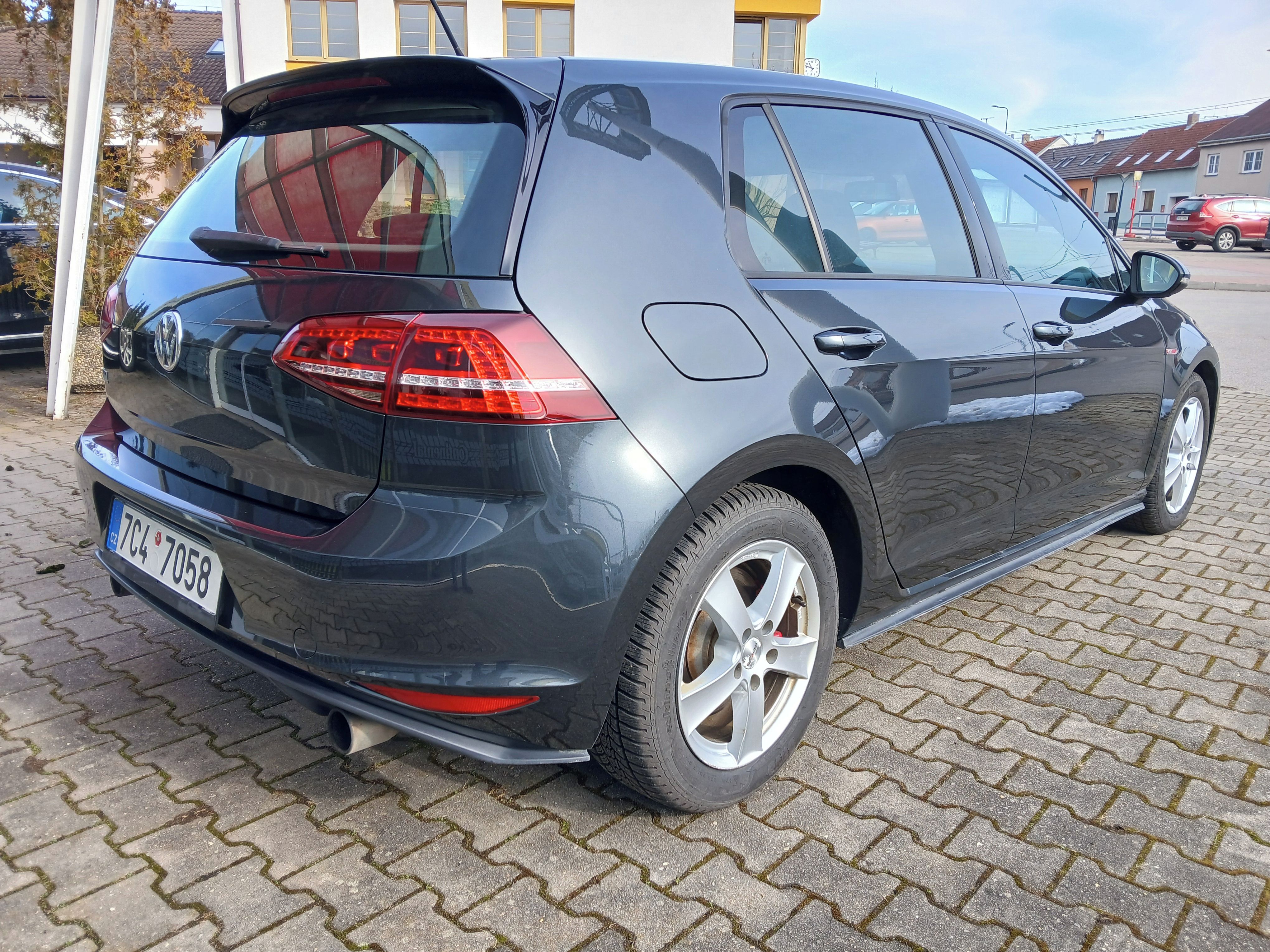 Volkswagen Golf, GTI VII, 162kW, man.1.maj.,ČR. - fotka 5