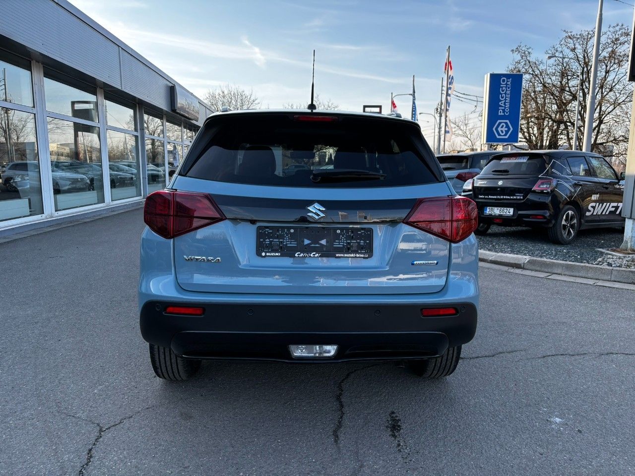 Suzuki Vitara, 4x4 automat Black Edition - fotka 6