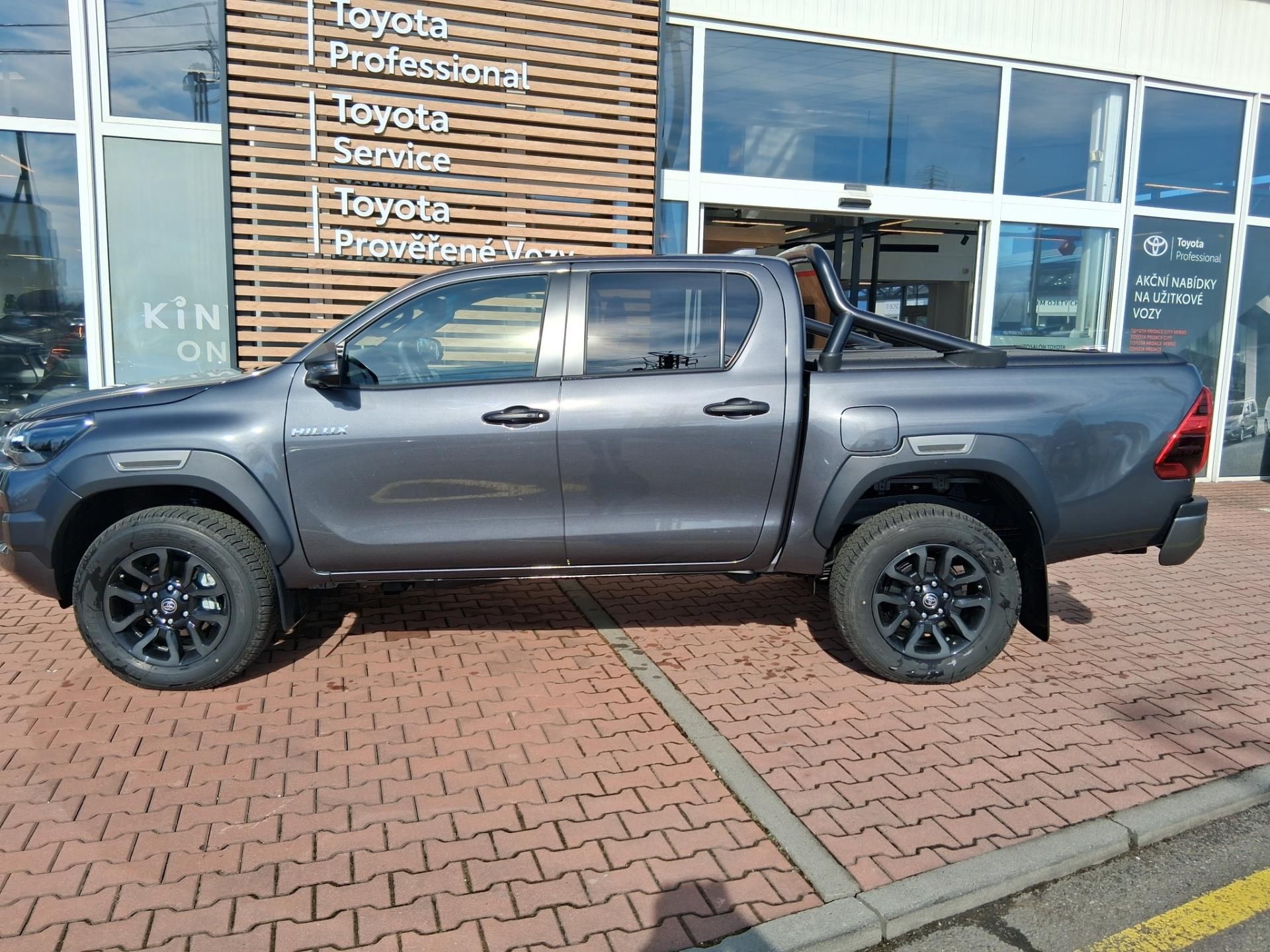 Toyota Hilux, 2,8D-4D 205K INVINCIBLE + PAKE - fotka 6