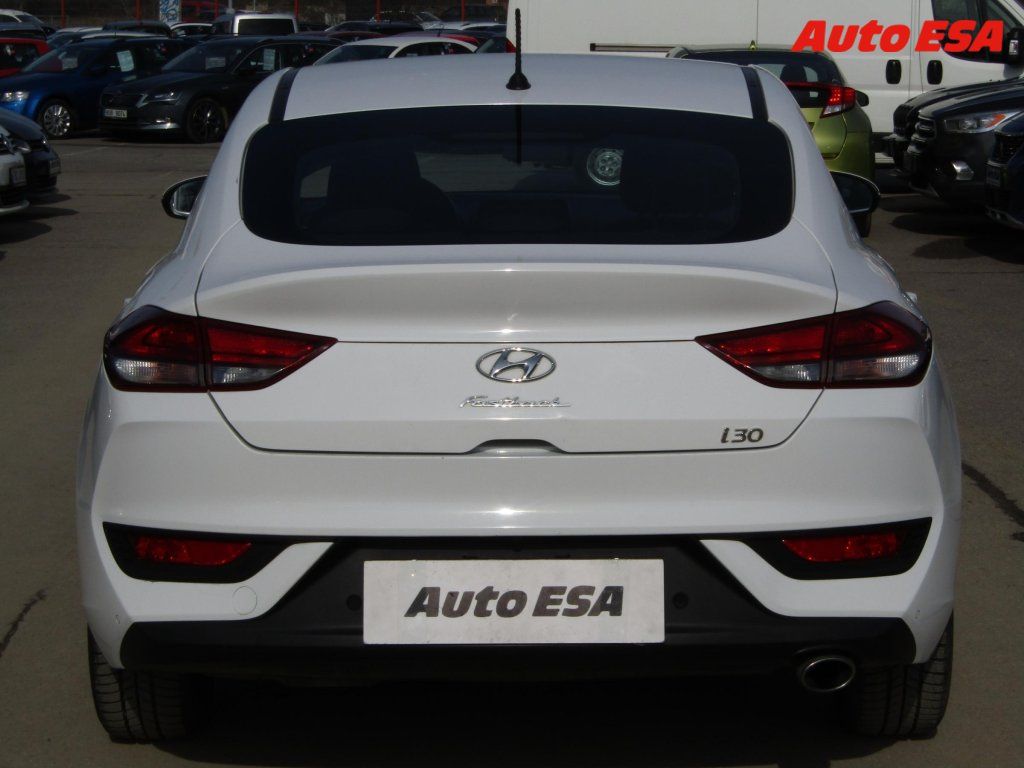 Hyundai i30, 1.6 CRDi Fastback,ČR - fotka 5