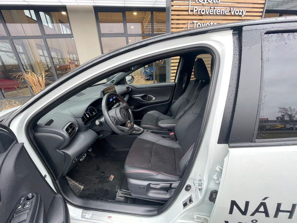 Toyota Yaris, 1.5 Hybrid 130k GR-SPORT VIP - fotka 5